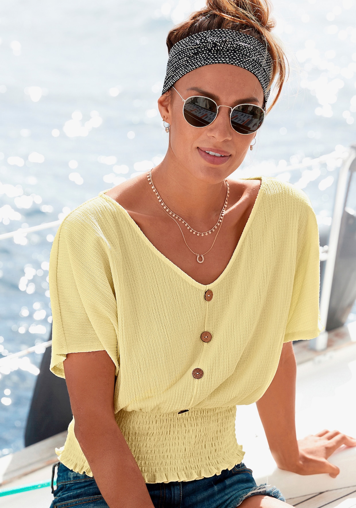 LASCANA T-shirt en V - jaune pastel