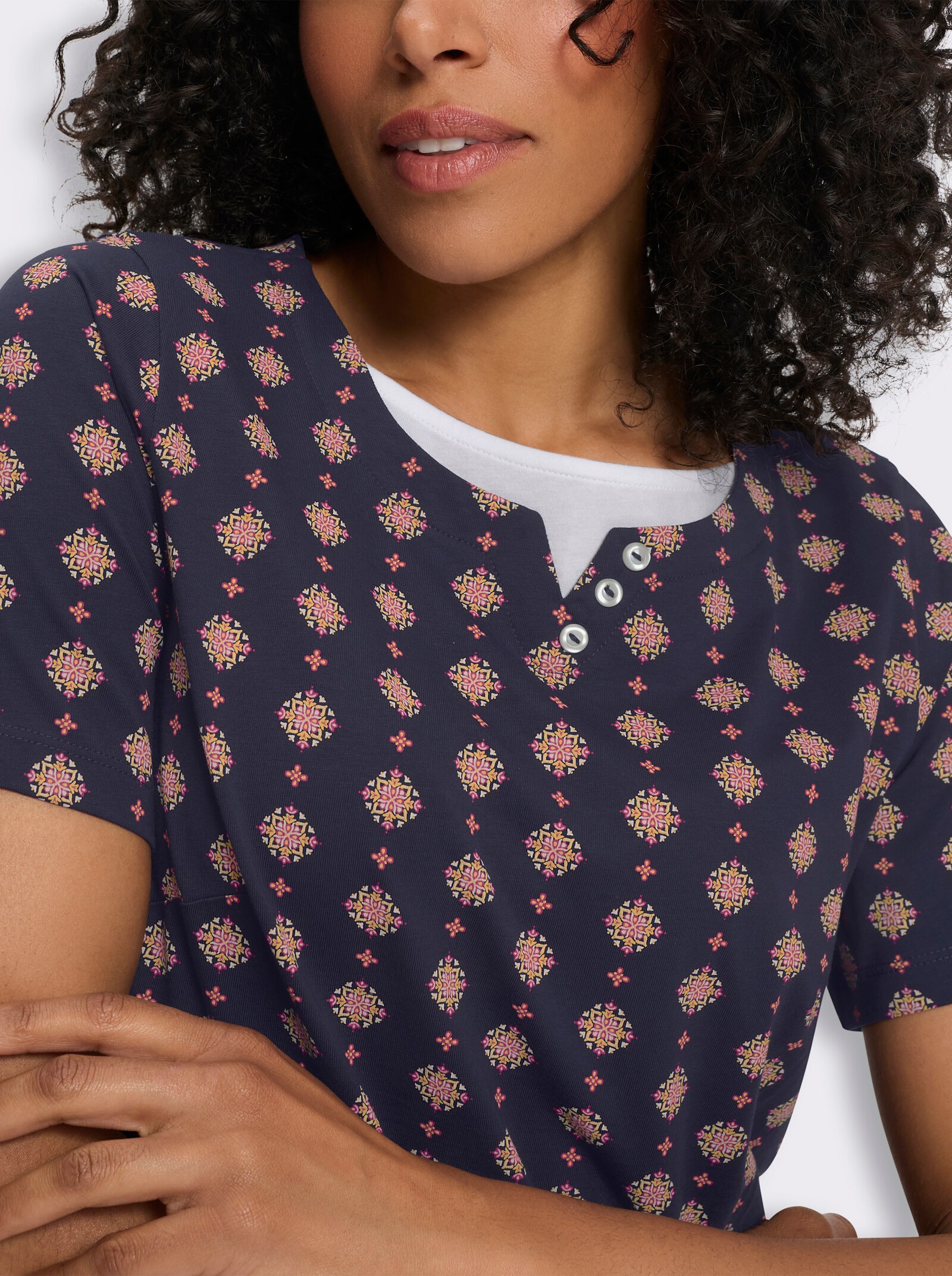 Jerseykleid mit einfarbigem Einsatz am Ausschnitt - marine-magenta-bedruckt