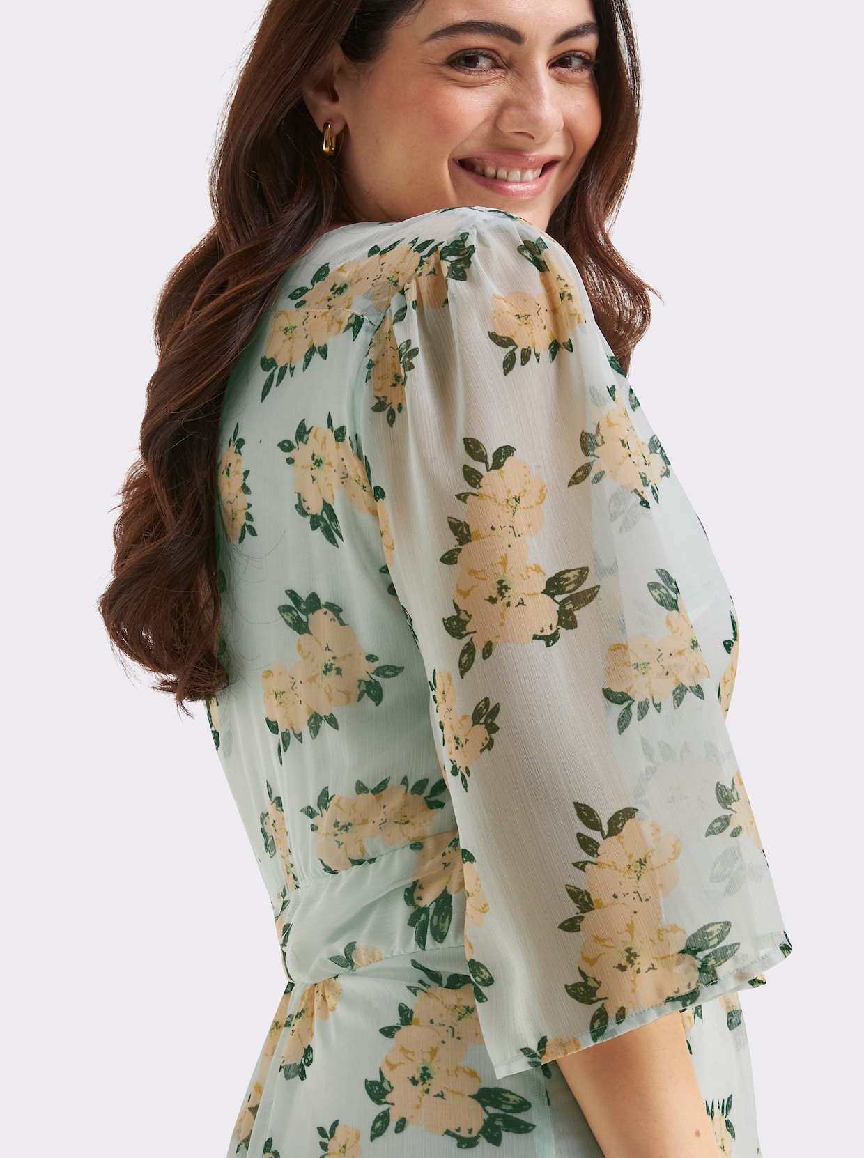 sheego Chiffonkleid mit Blumenprint - zartmint-apricot-gemustert