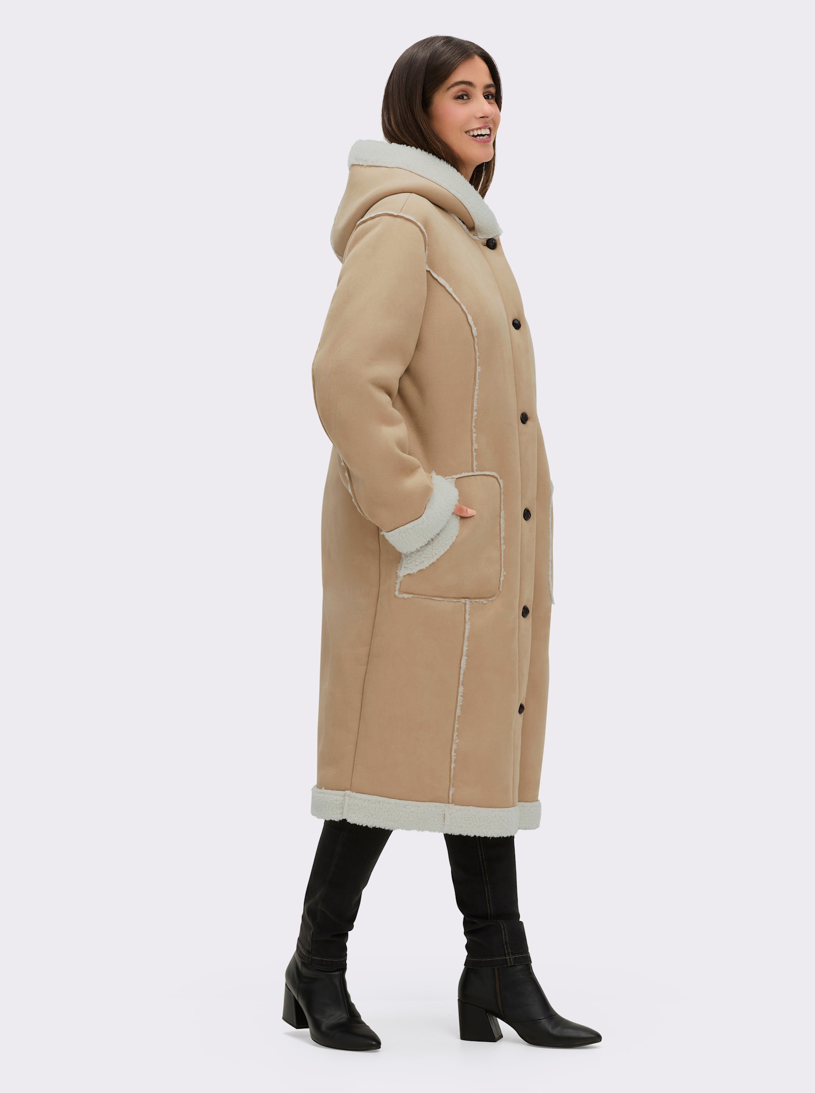 sheego Manteau imitation peau d'agneau avec capuche - couleur chamois