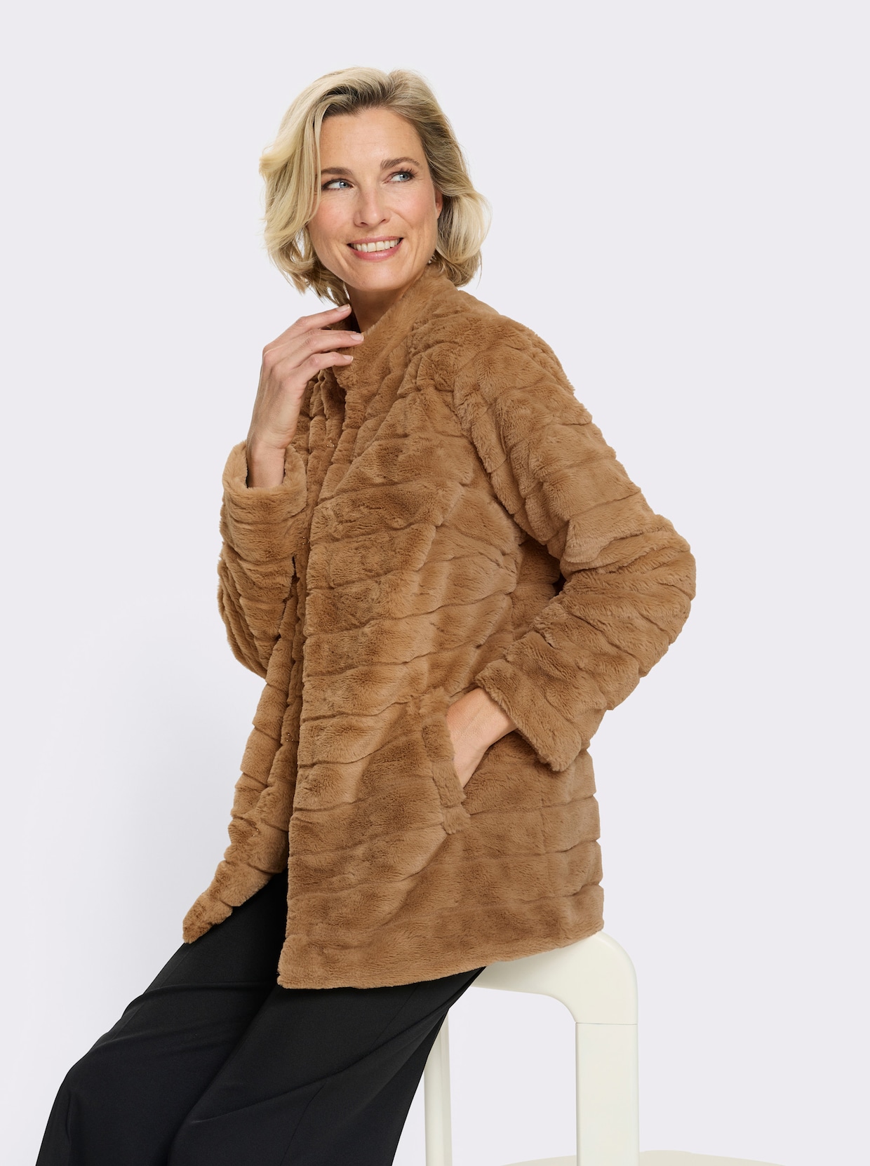 Fellimitatjacke mit Hakenverschluss - camel