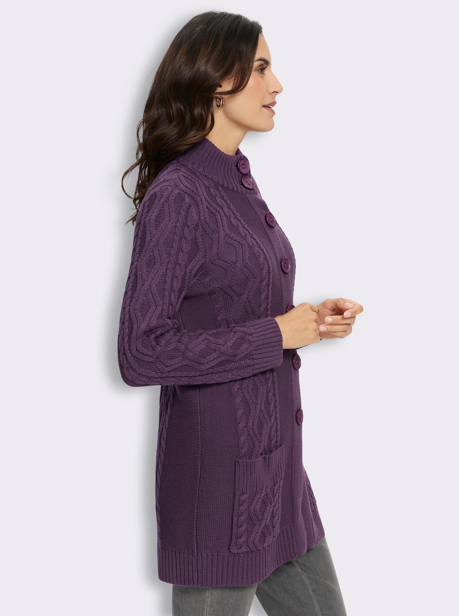 Longstrickjacke mit Zopfmuster rundum - traube