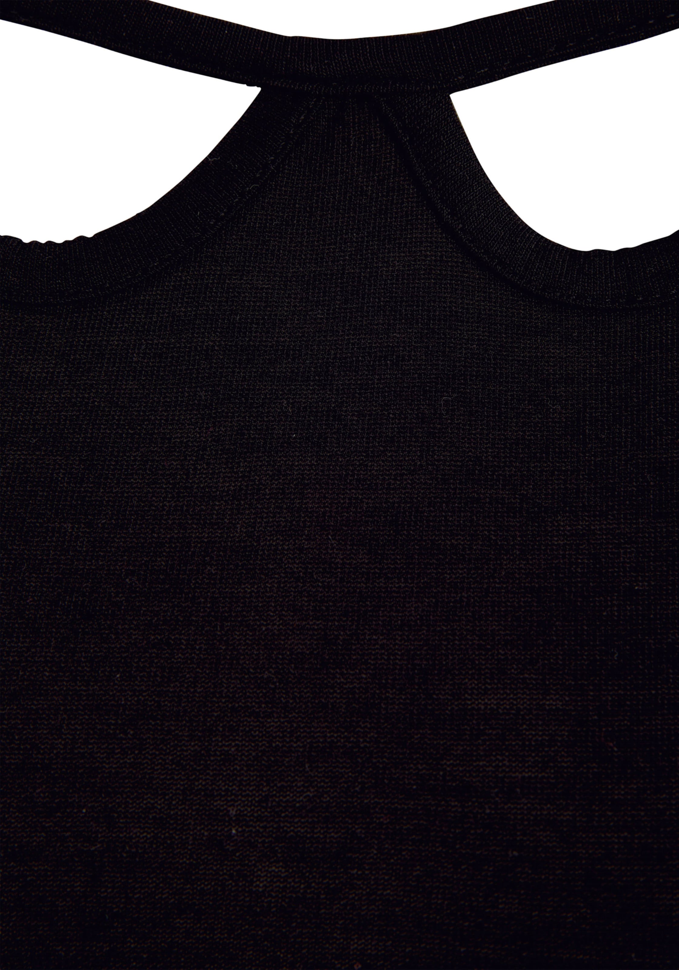 Shirt Kurzarm günstig Kaufen-Kurzarmshirt in schwarz von Buffalo. Kurzarmshirt in schwarz von Buffalo <![CDATA[Unifarbenes T-Shirt von Buffalo mit modischen Cut-outs vorn am runden Halsausschnitt. Locker geschnitten. Gerader Saum. Weich fließende Viskose.]]>. 