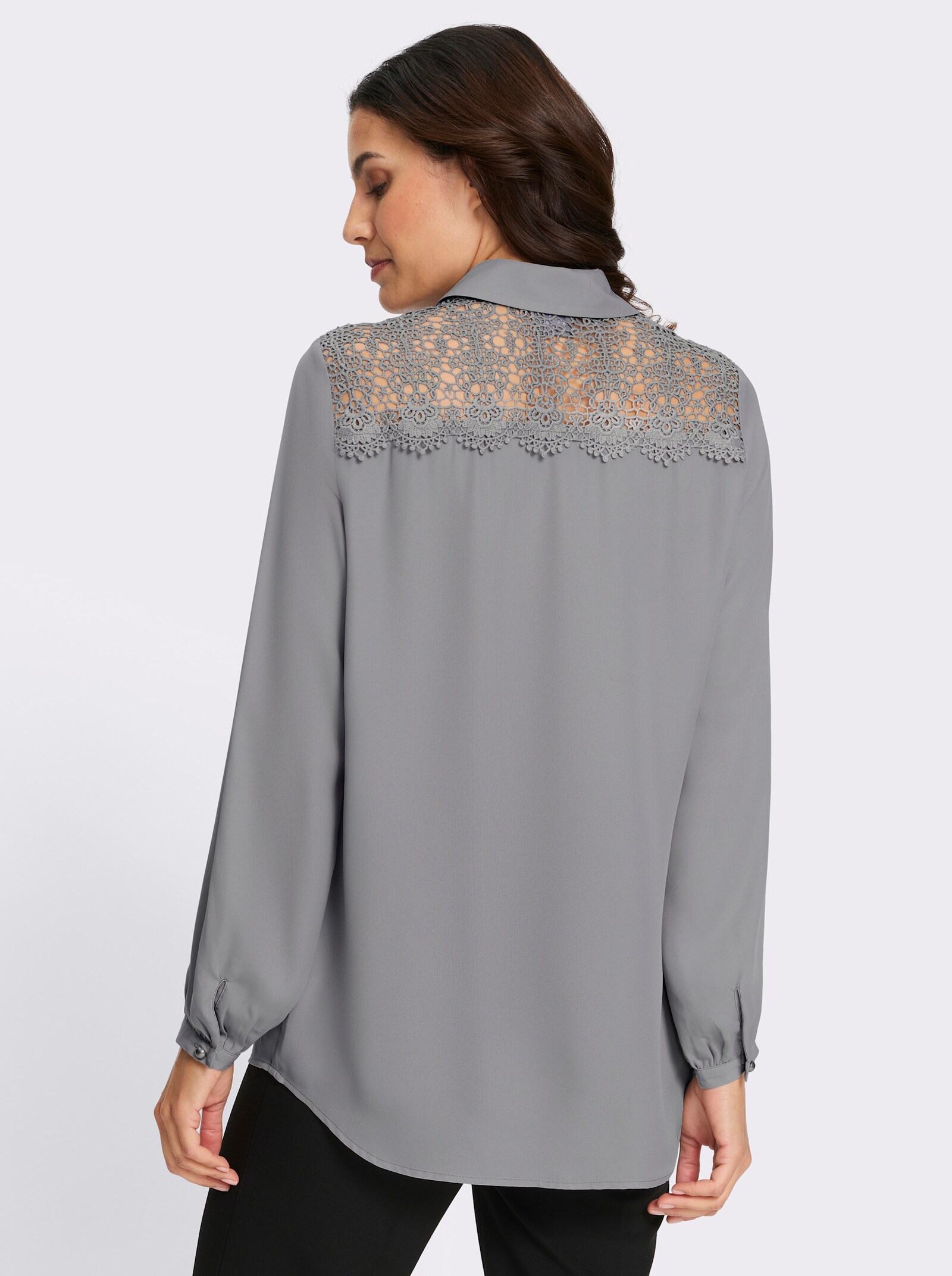 Longbluse mit Spitze und Zierperlen - steingrau