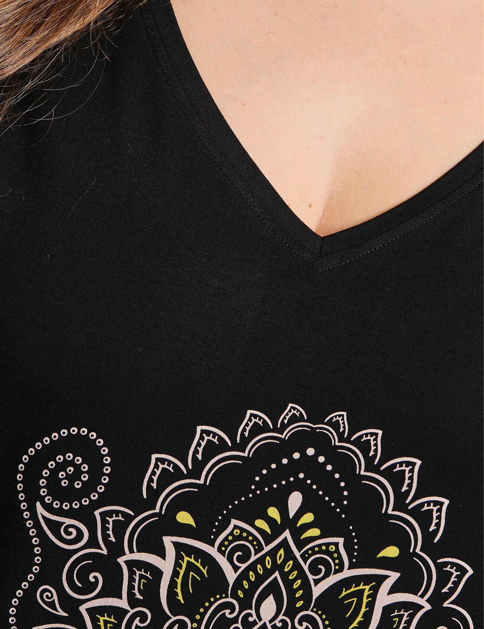 sheego Longshirt mit Ornament-Print - schwarz-sesam-bedruckt