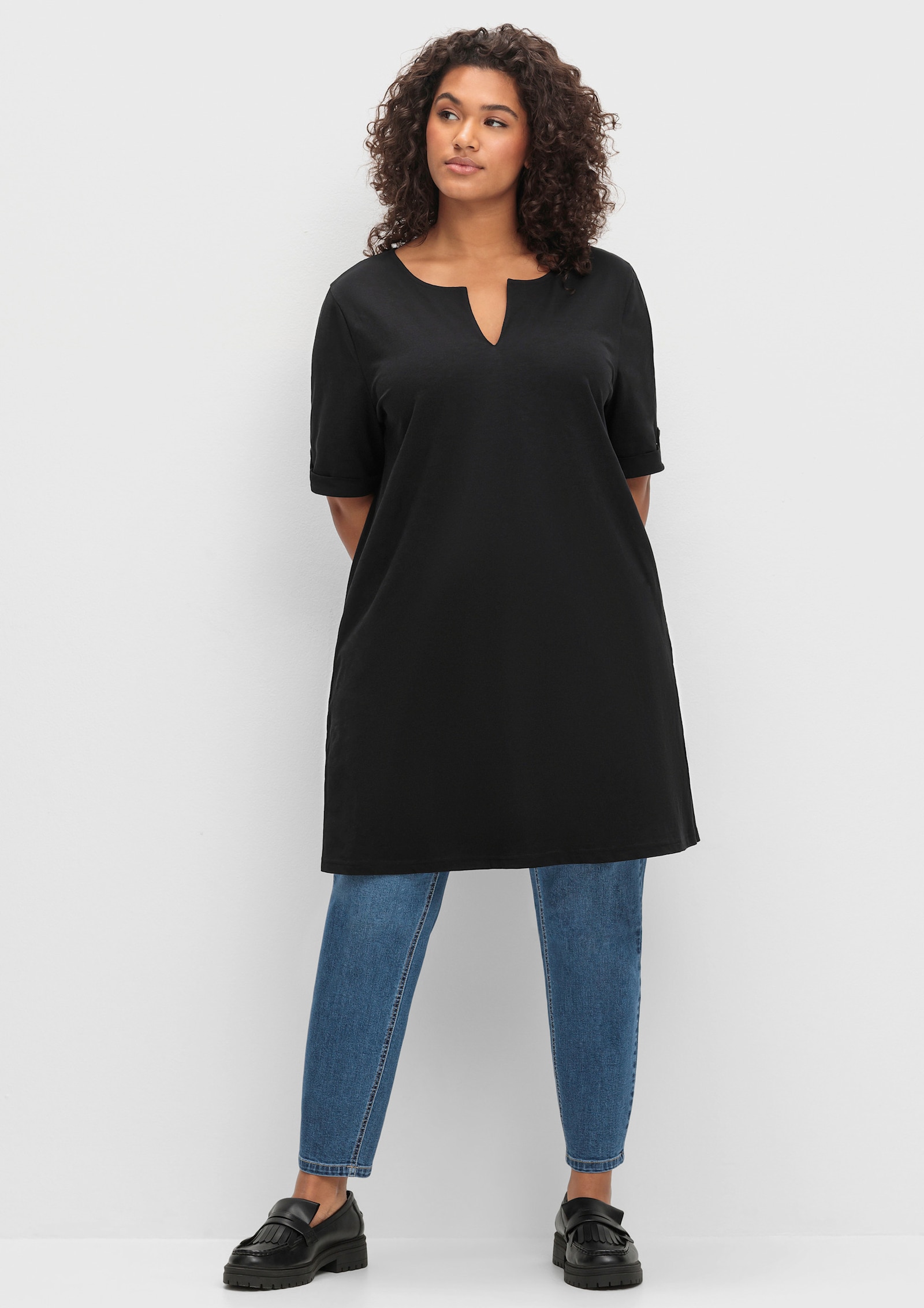 sheego Lang shirt met hals met split - zwart