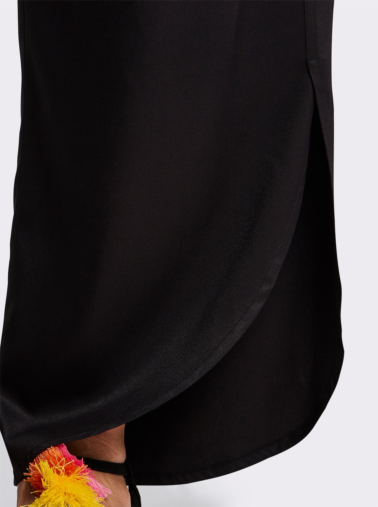 sheego Schlupfhose mit asymmetrischem Saum - schwarz