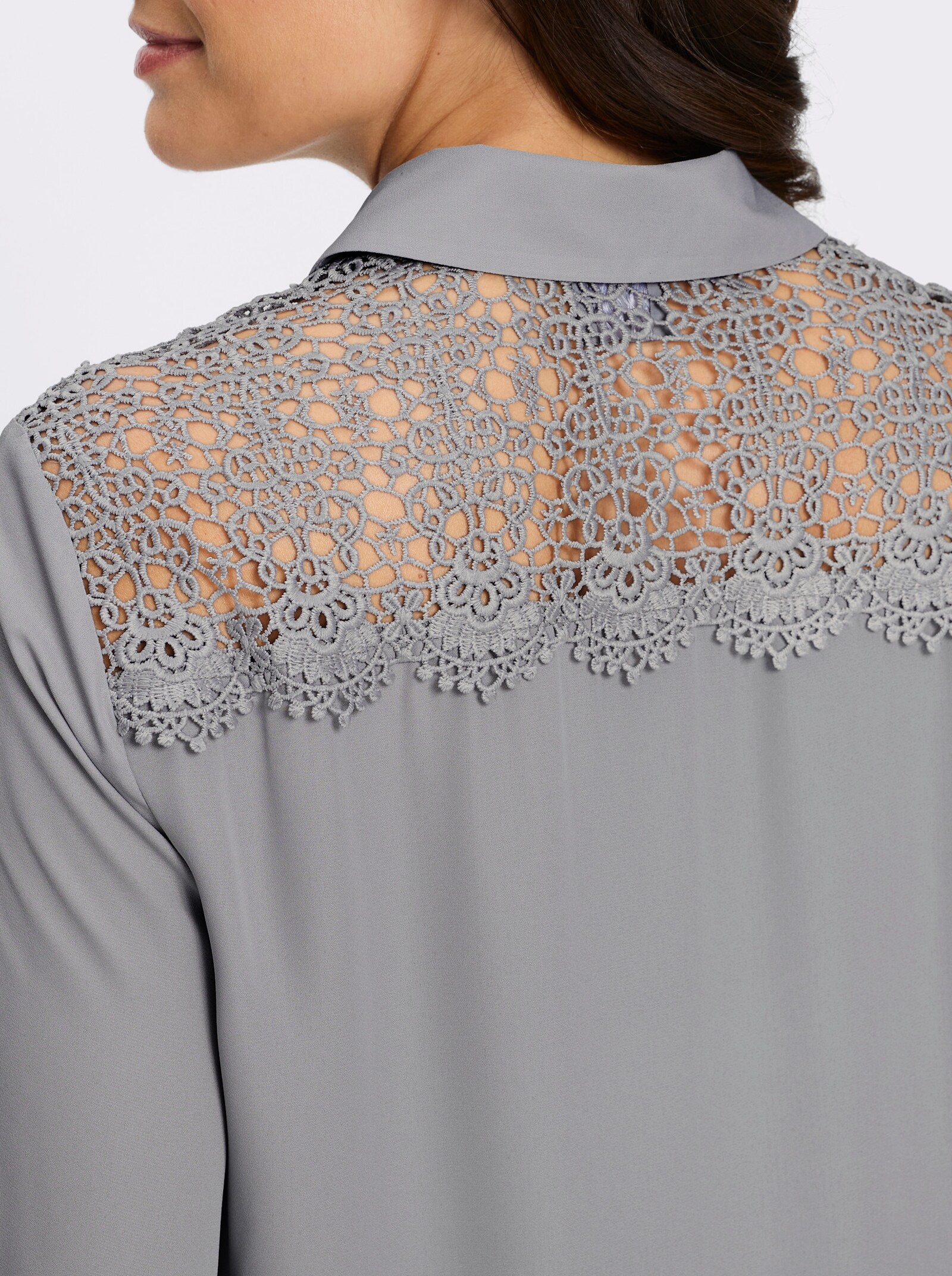 Longbluse mit Spitze und Zierperlen - steingrau