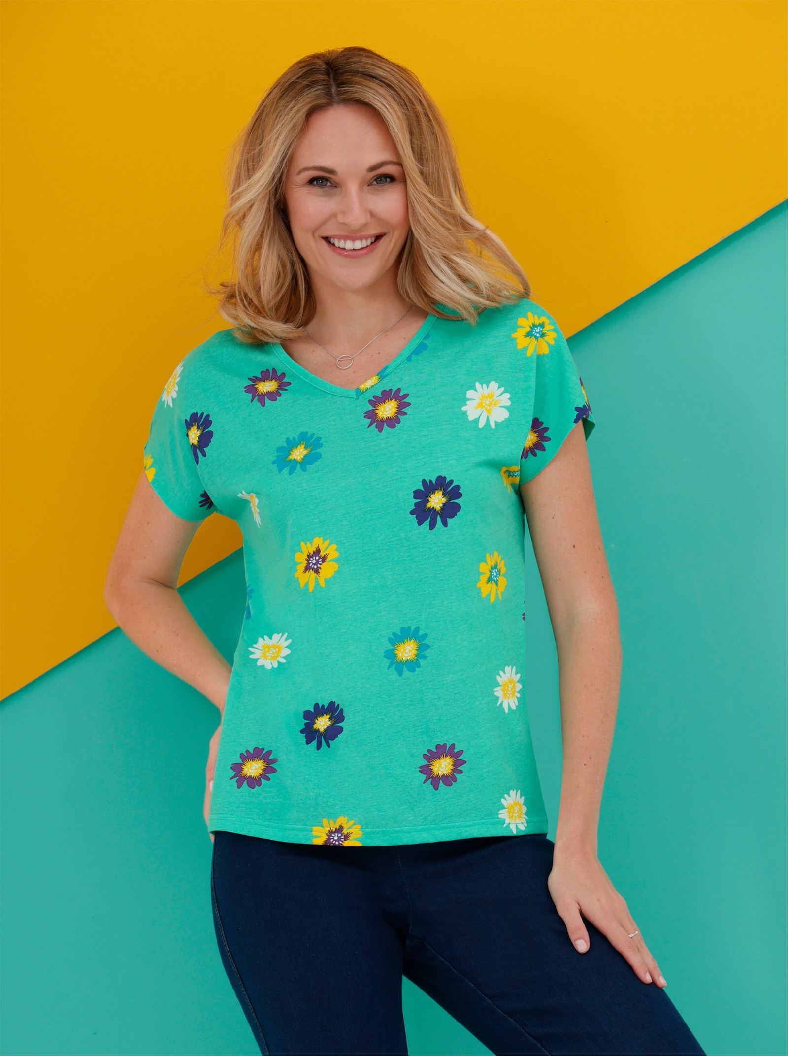 Kurzarmshirt aus Baumwolle, geblümt - blaugrün-weiß-bedruckt