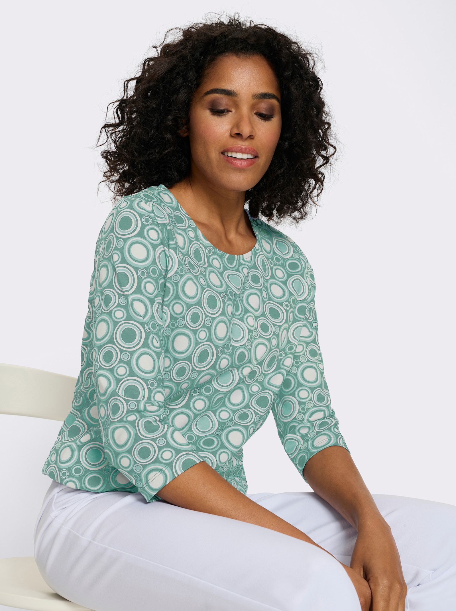 Bomullstopp med trekvartsärm och cirkelmönster - salvia-ecru-mönstrad