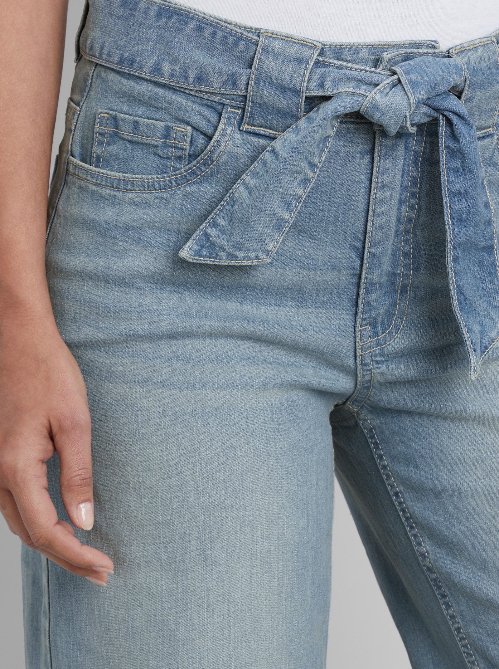 heine 5-Pocket-Jeans mit Bindegürtel - blue-bleached