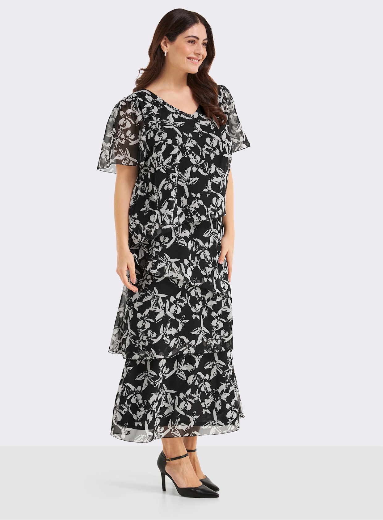 sheego Chiffonkleid mit drapierten Volants - schwarz-weiß-gemustert