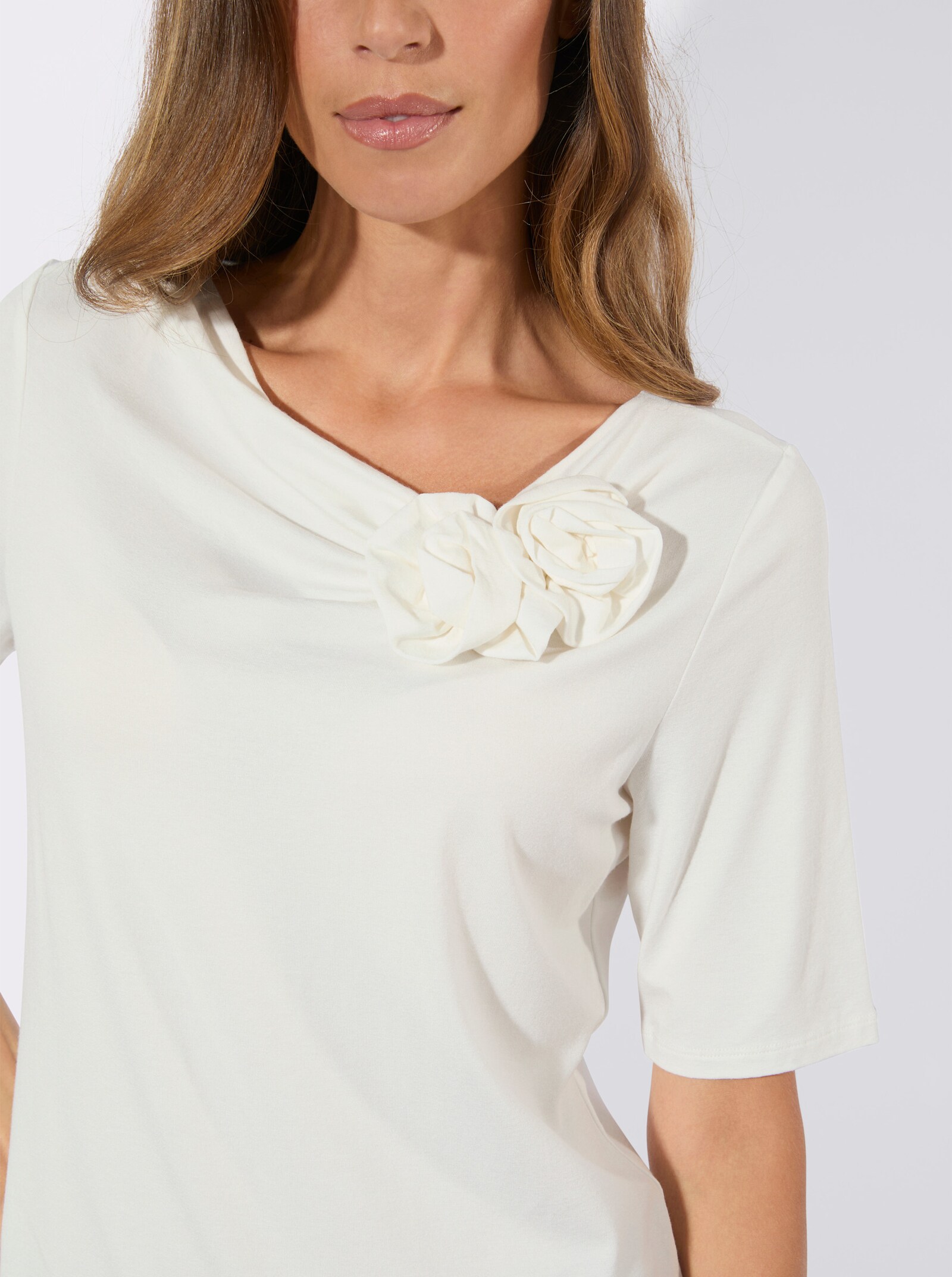 Kurzarmshirt mit asymmetrischem Ausschnitt - ecru
