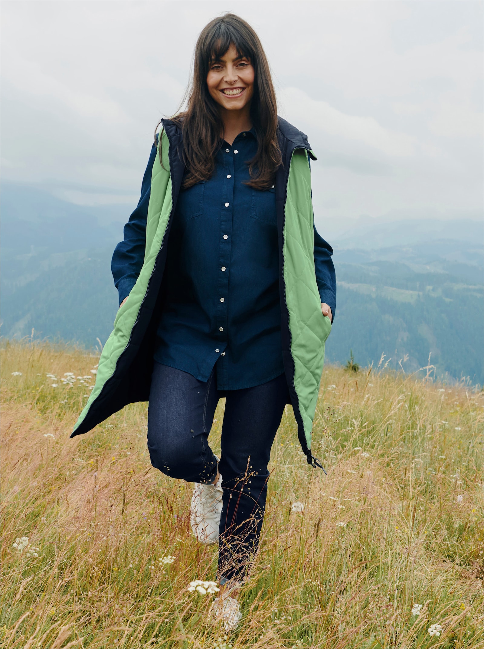 sheego Wendeweste mit Kapuze - tiefblau-apfel