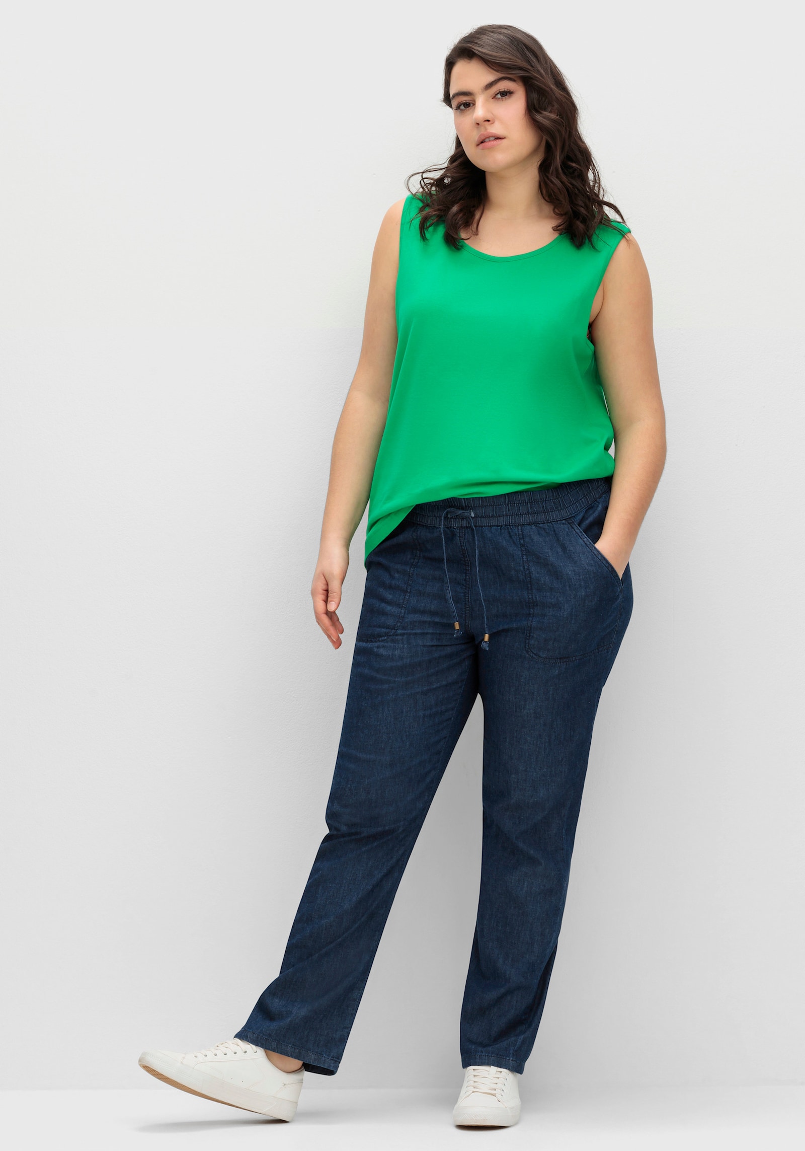 Schlupfjeans mit gesmoktem Bund - blue-stone-washed