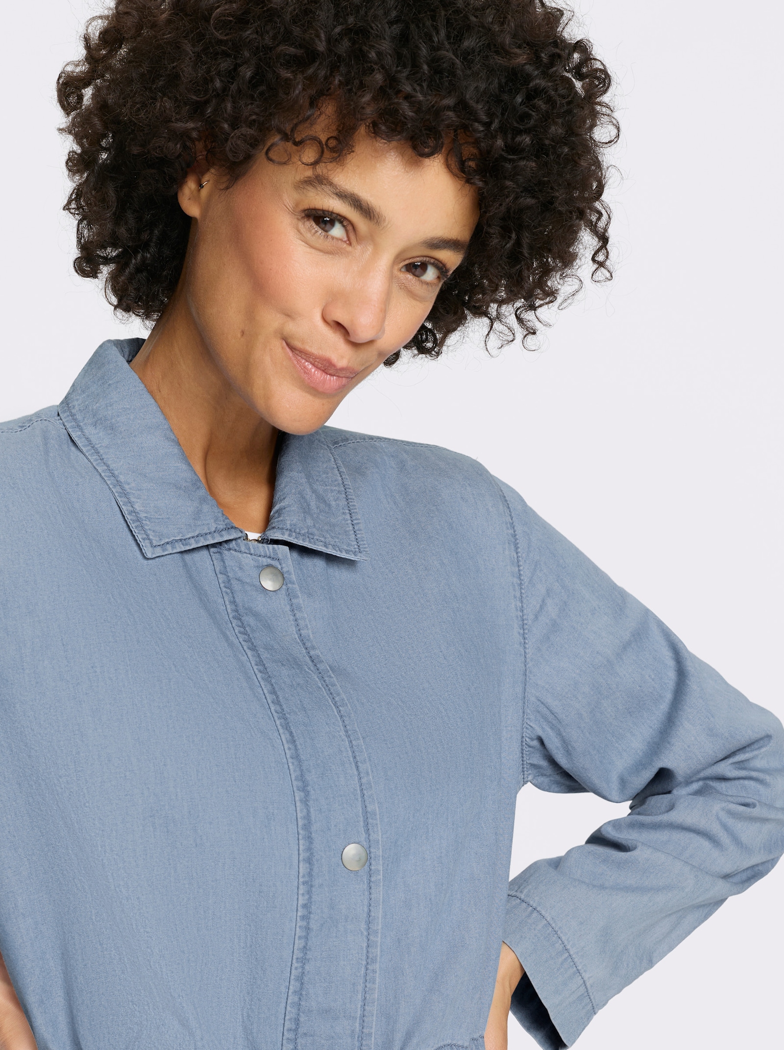 Džínová bunda se zapínáním na zip - bělená modrá