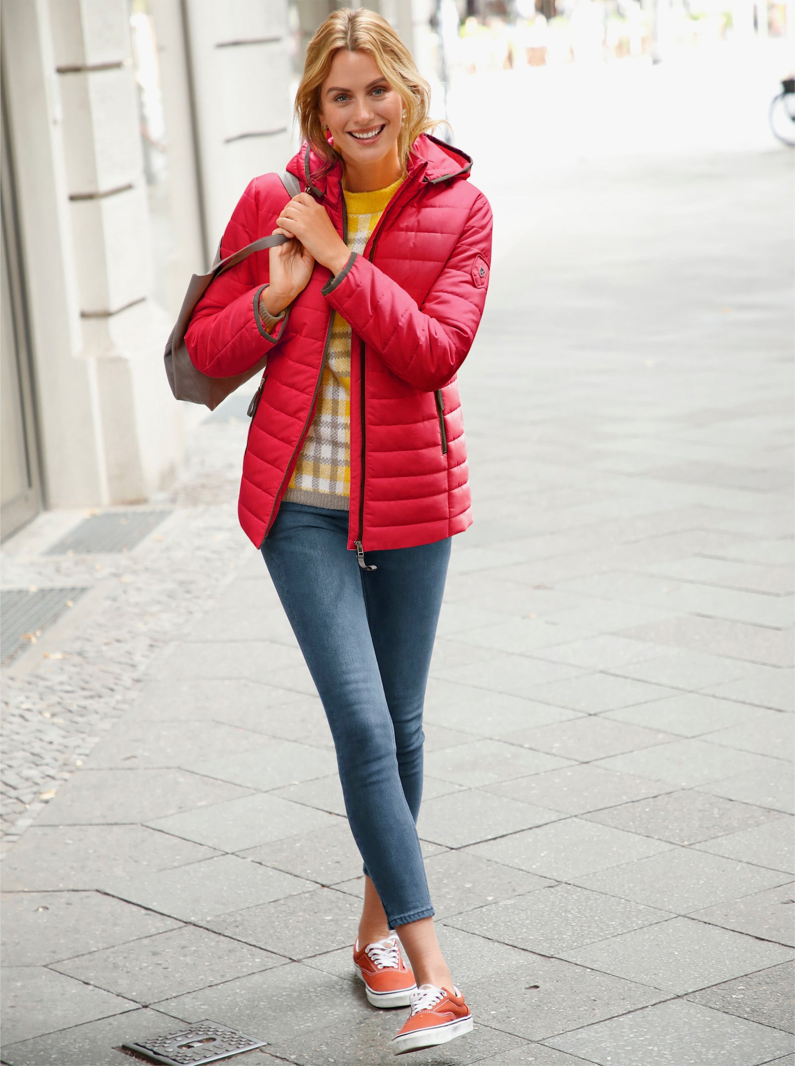 Steppjacke mit kontrastfarbenen Akzenten - rot