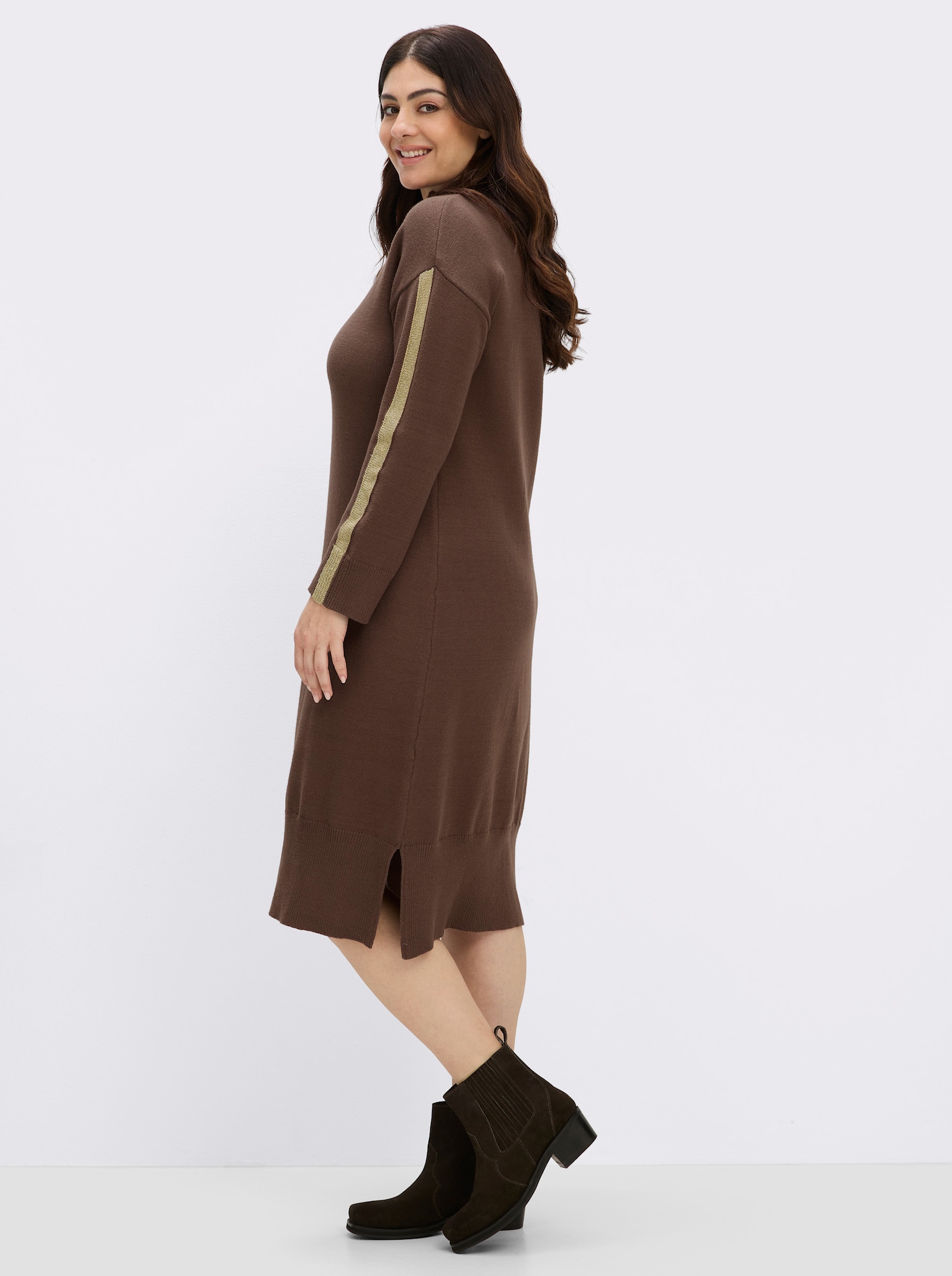 sheego Strickkleid mit Lurexstreifen am Ärmel - schoko