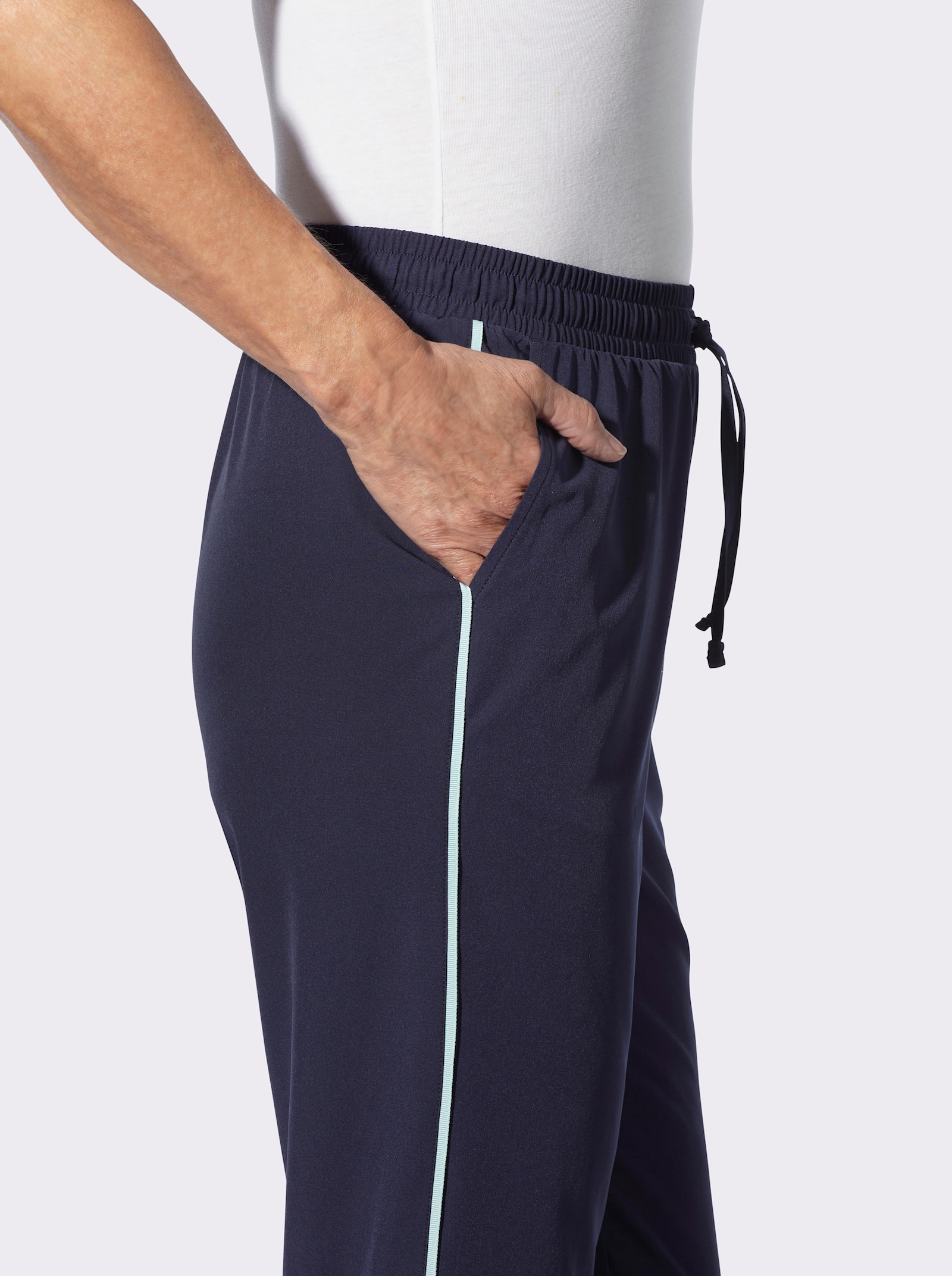 Freizeithose in Stretch-Qualität - marine
