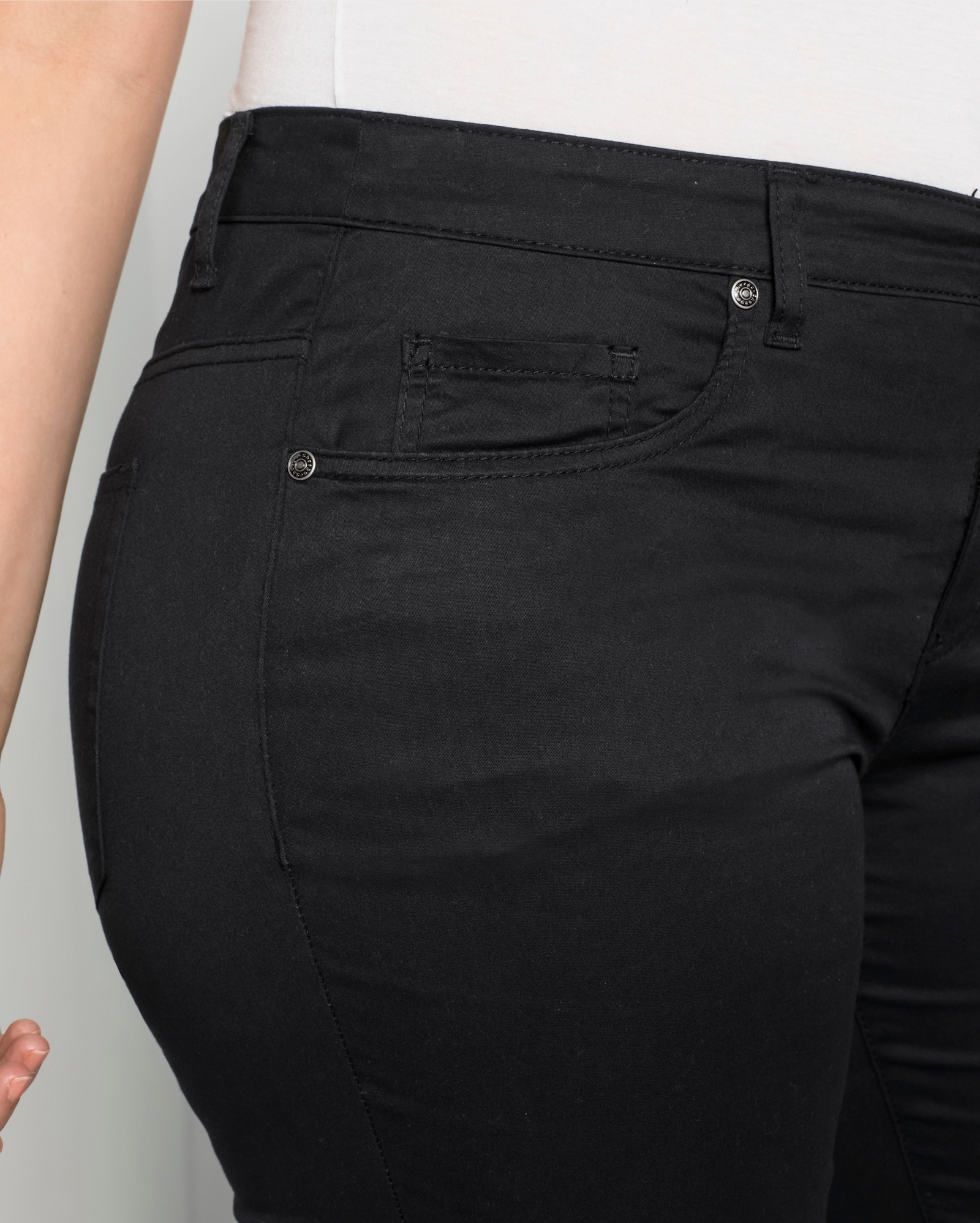 sheego 7/8-Hose in schmaler Form, aus Twill - schwarz