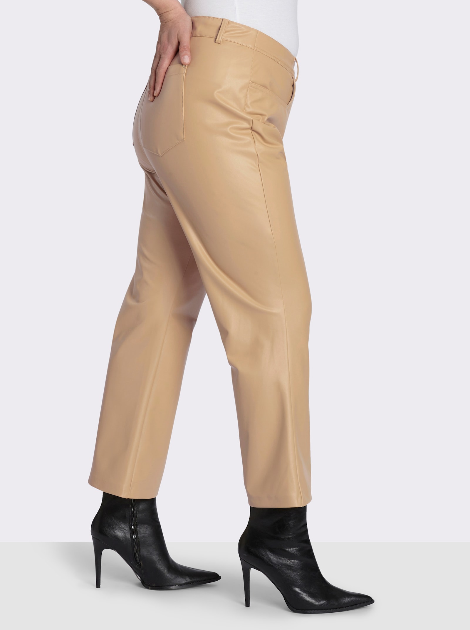 sheego Bootcuthose aus Lederimitat - camel