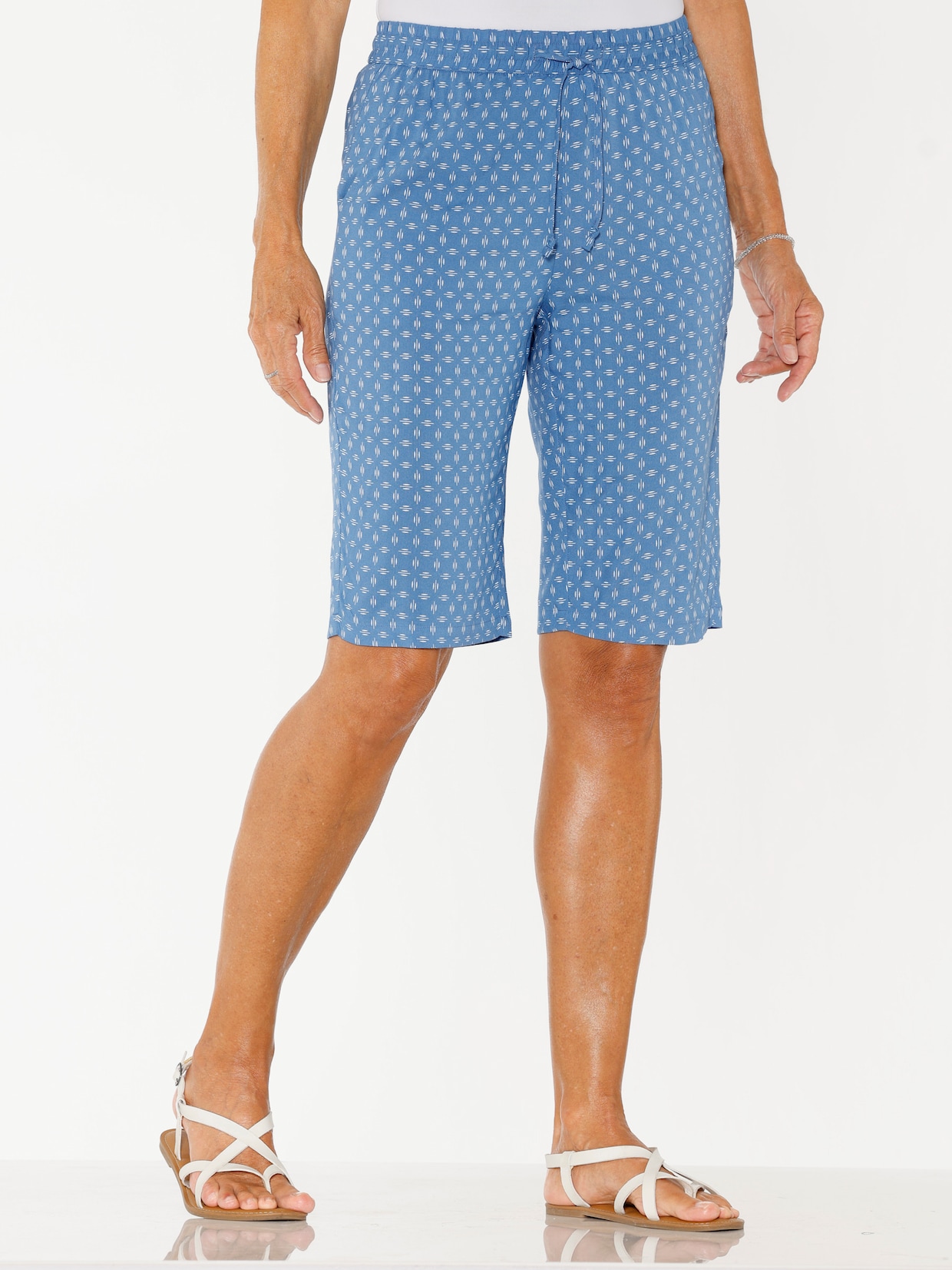 Bermudas im Minimal-Muster - mittelblau-weiß-bedruckt