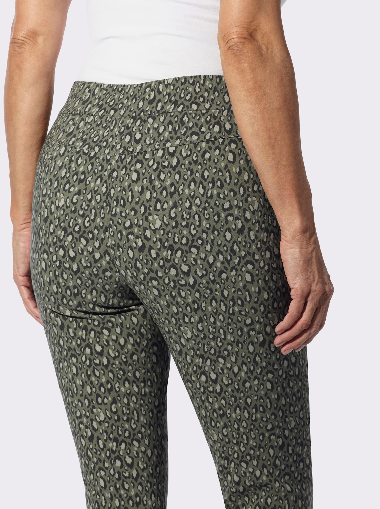 Bengalinhose mit Leo-Muster allover - khaki-graphit-bedruckt