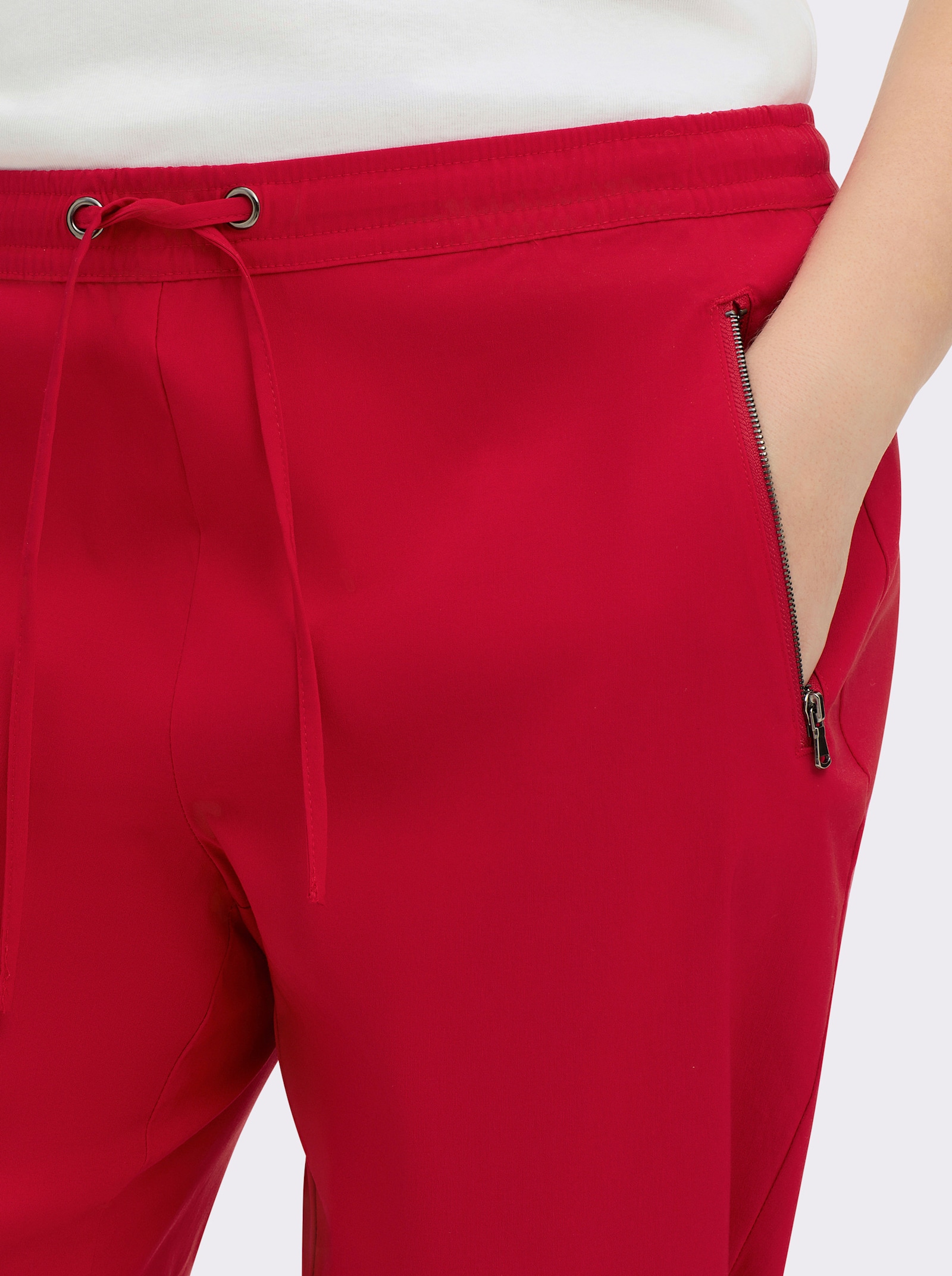 Jogg Pants mit Passformsattel hinten - rot