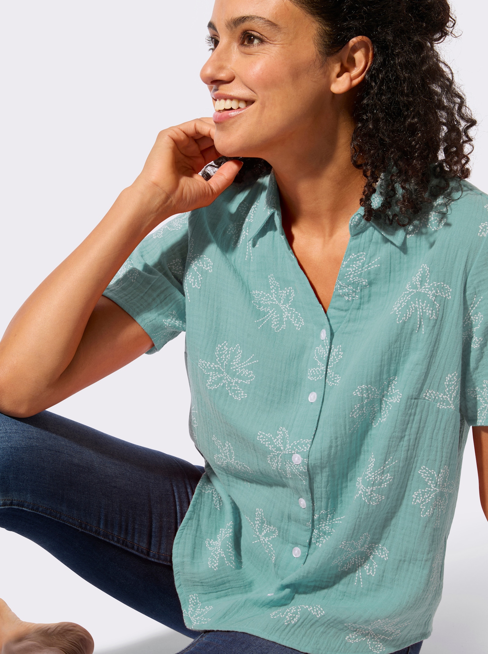 Baumwollbluse mit Palmen-Print - salbei-ecru