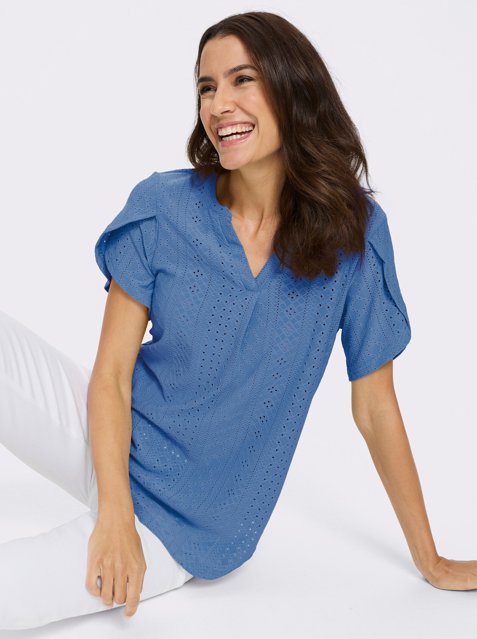 Kurzarmshirt mit Lochstickerei allover - mittelblau