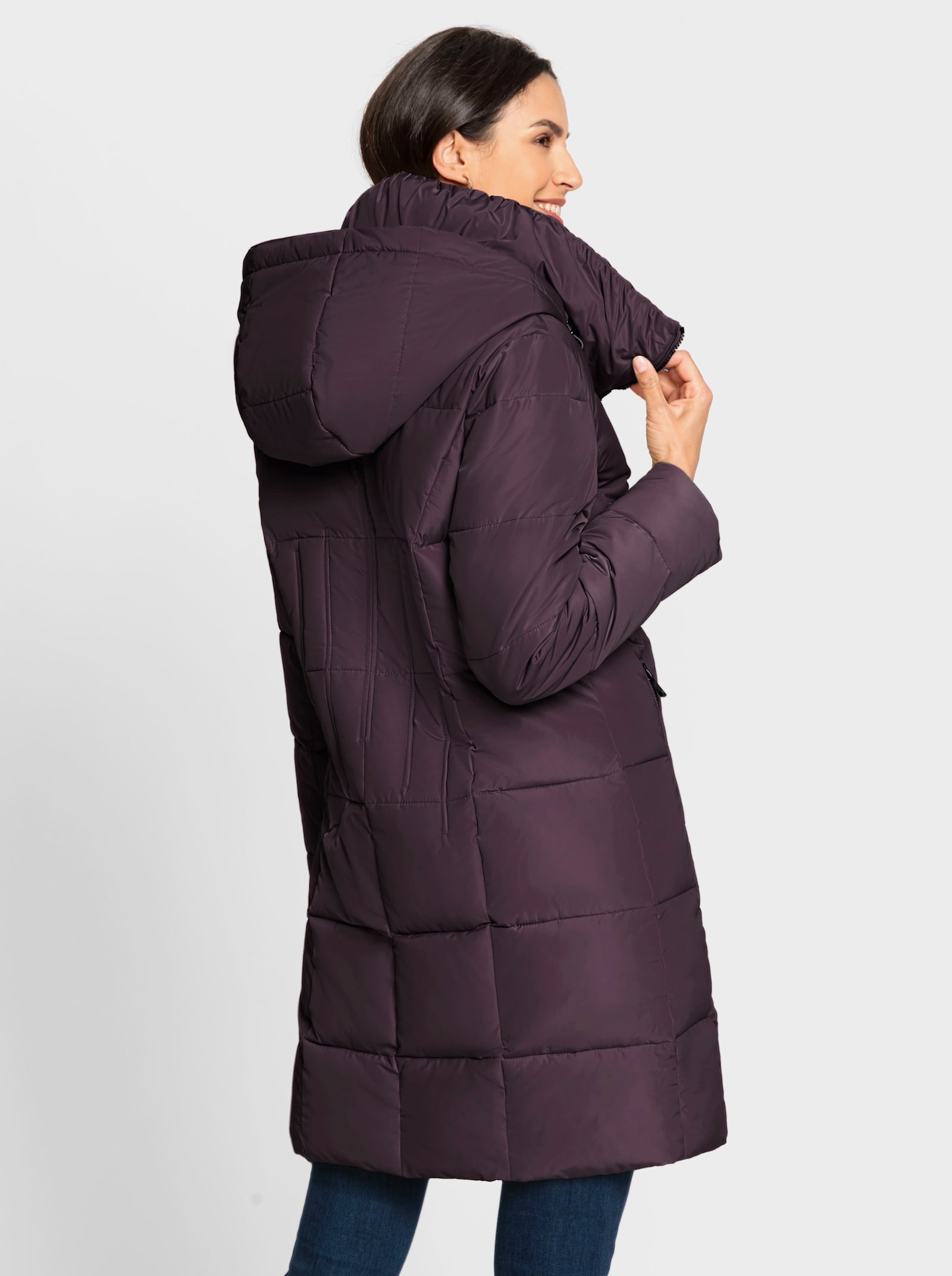 Steppmantel mit Raffung am Stehkragen - aubergine