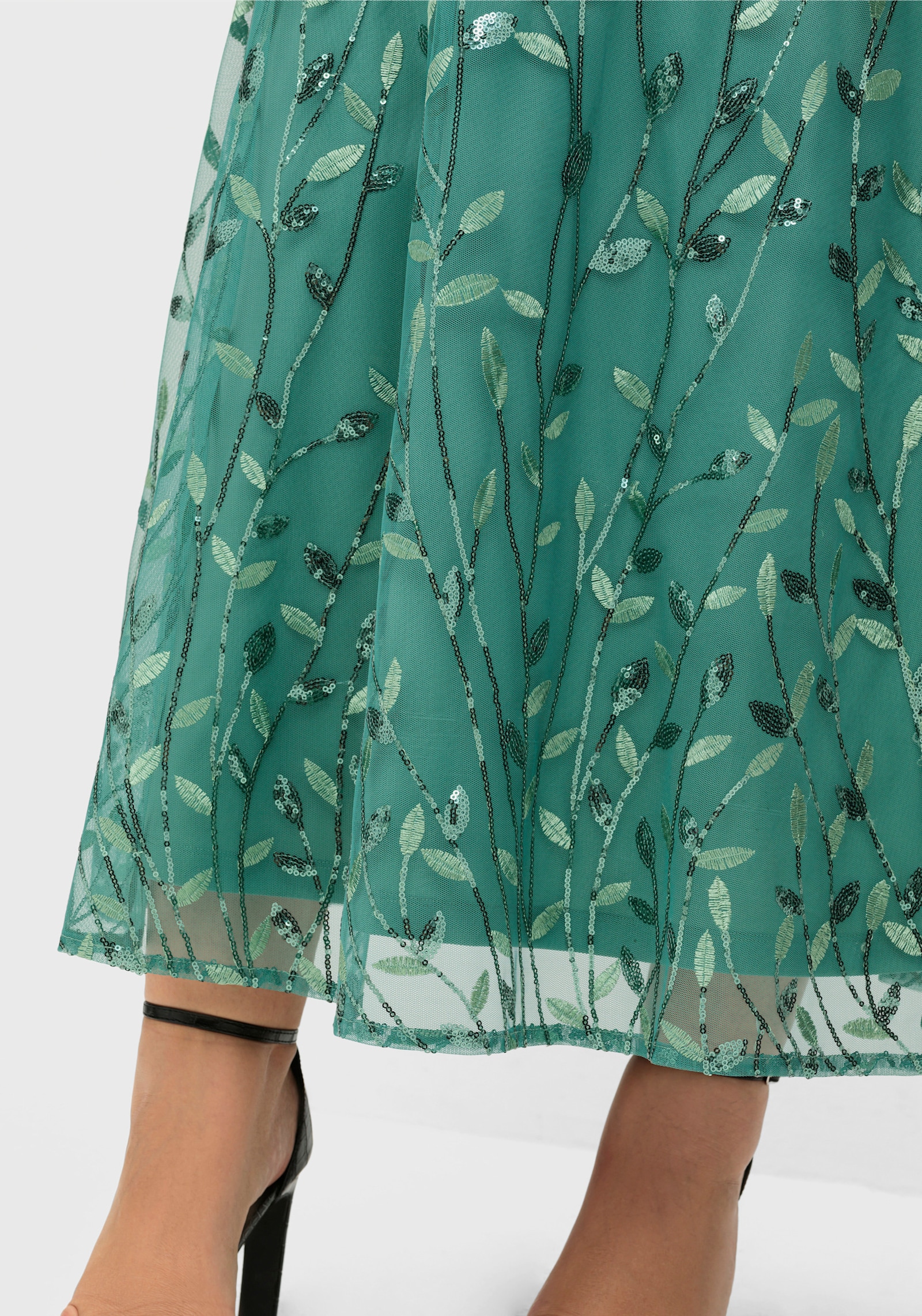 sheego Abendkleid aus Mesh, mit besticktem Rock - rauchgrün