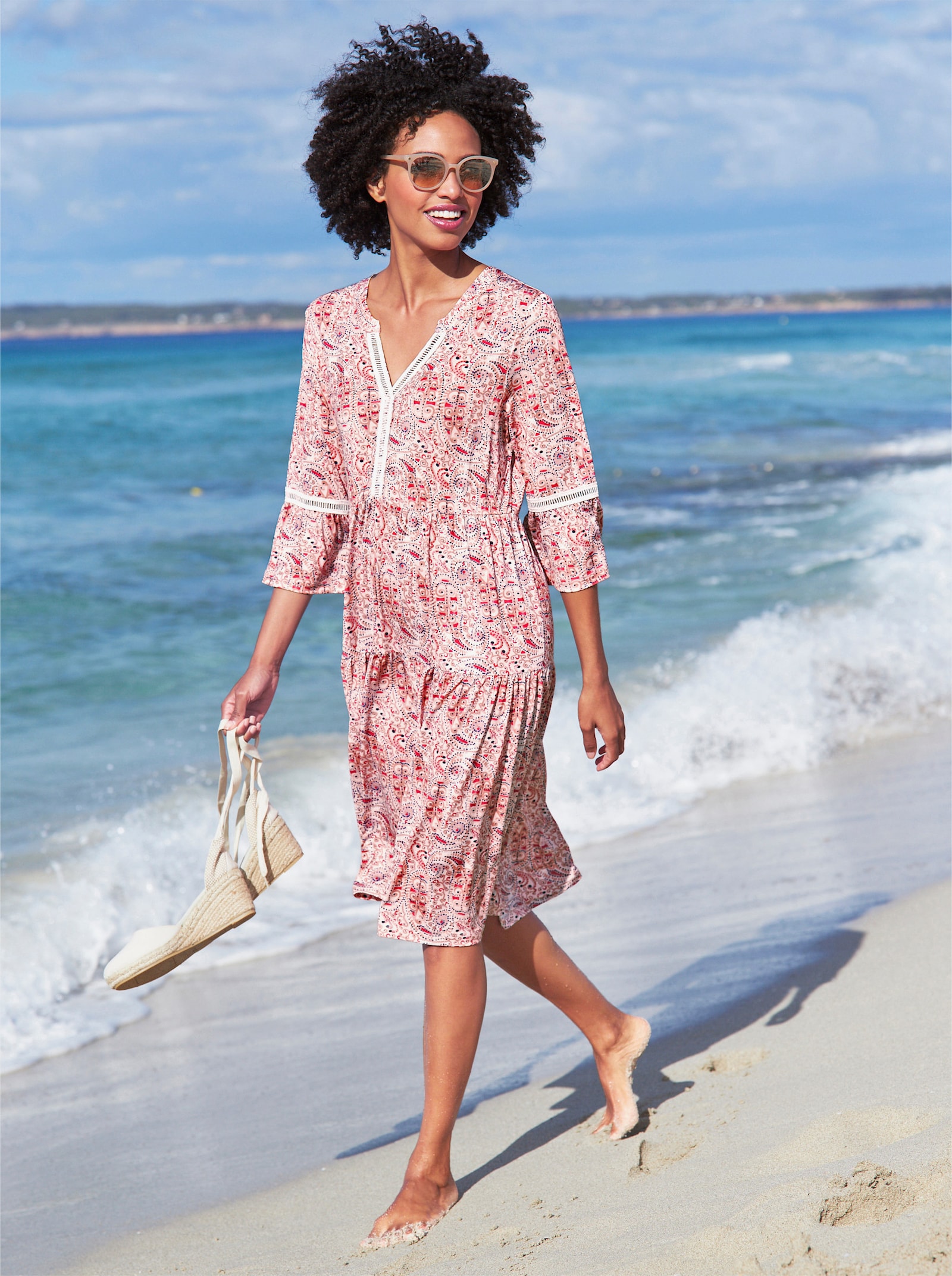 heine Sommerkleid mit Lochspitzen-Borte - hellrosé-flamingo-bedruckt