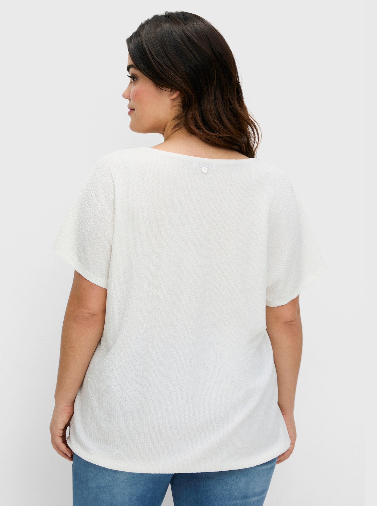 sheego V-Shirt aus Struktur-Jersey, mit Gummizugsaum - weiß