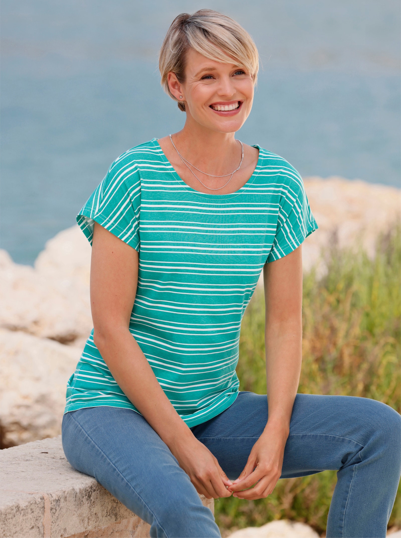 Rundhalsshirt im Ringel-Dessin - smaragd-ecru-geringelt