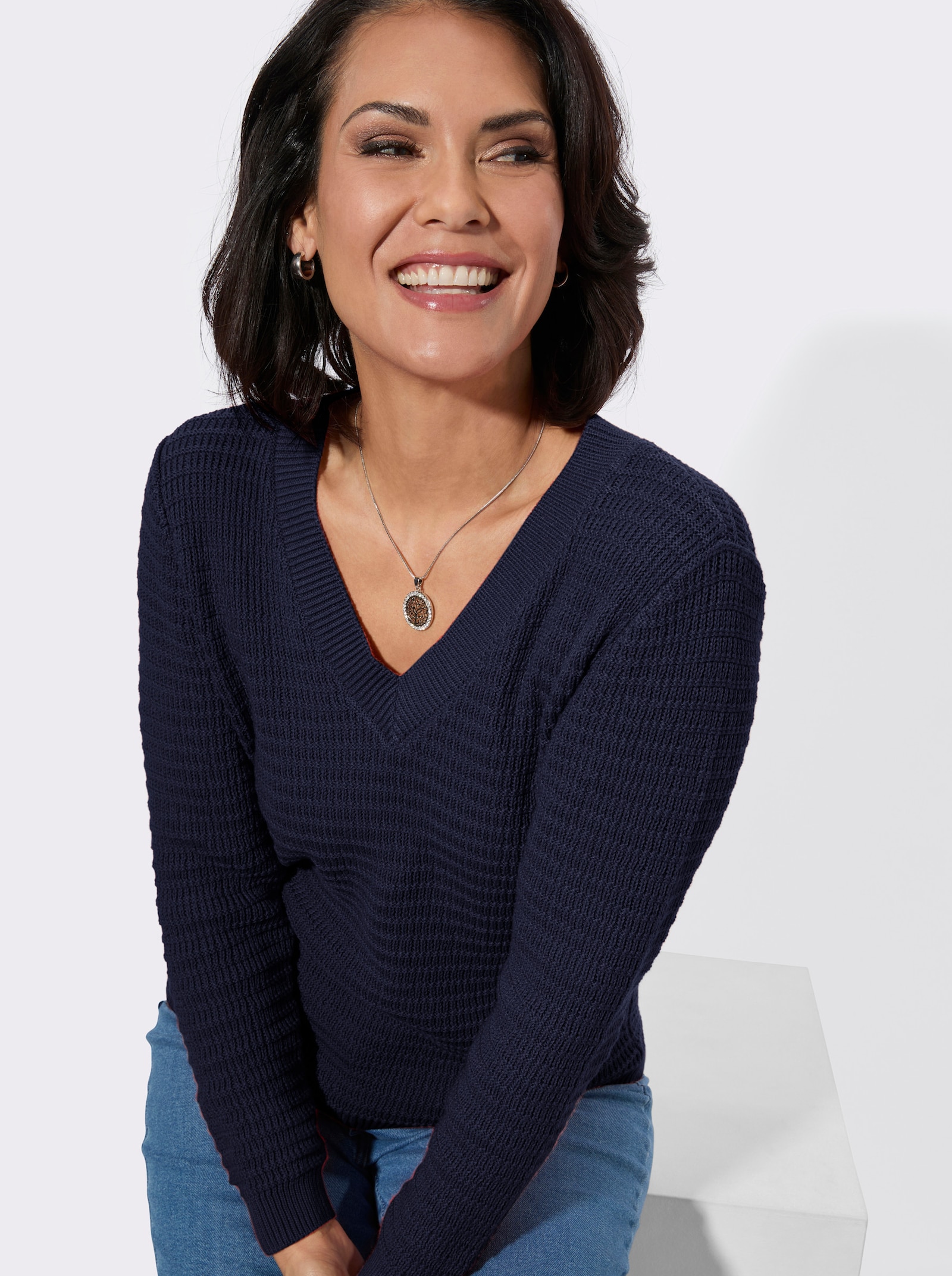 V-Ausschnitt-Pullover mit geripptem Saum - marine