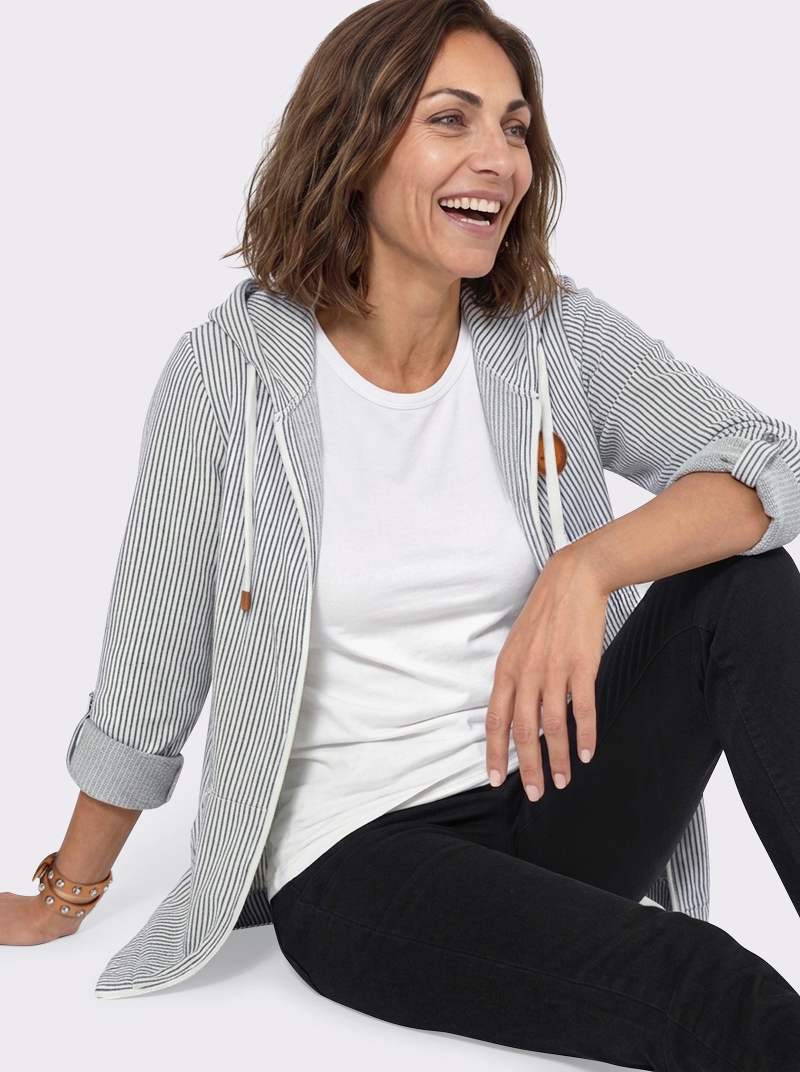 Sweatjacke mit Känguru-Tasche - dunkelblau-ecru-gestreift