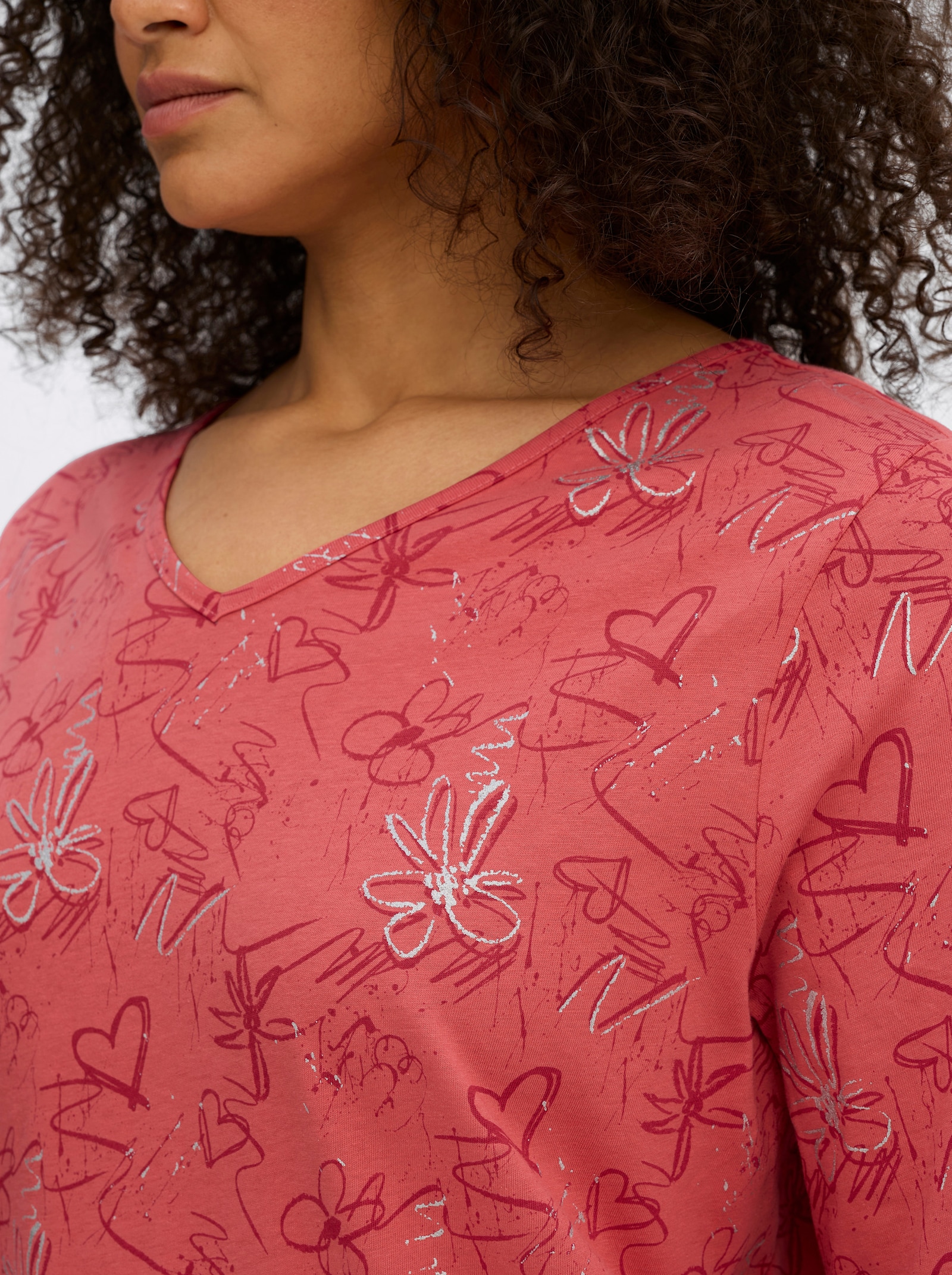 3/4-Arm-Shirt mit Herzen und Blüten verziert - grapefruit