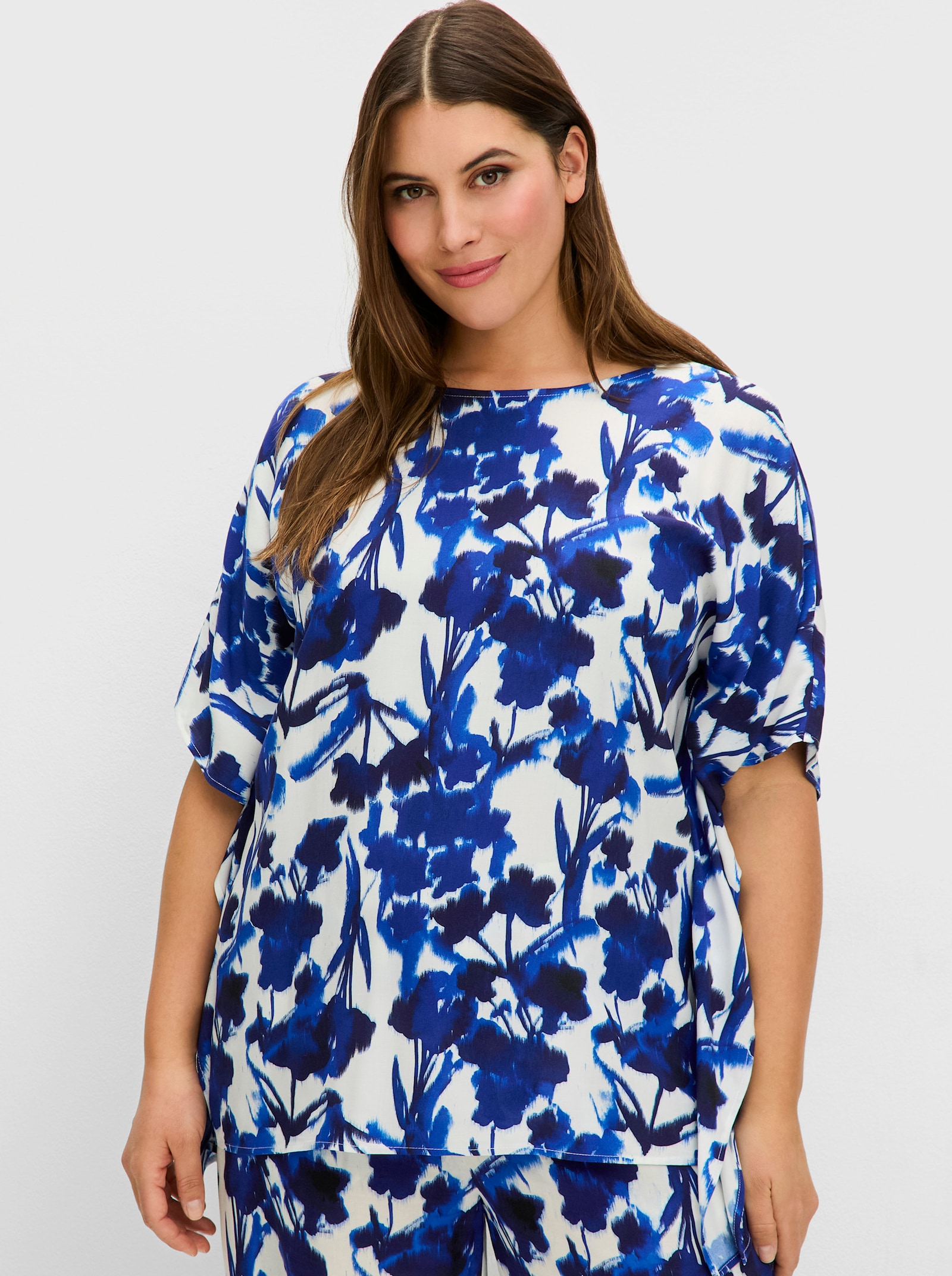 sheego Tunika mit Zipfelsaum und Blumendruck - kobalt-gemustert