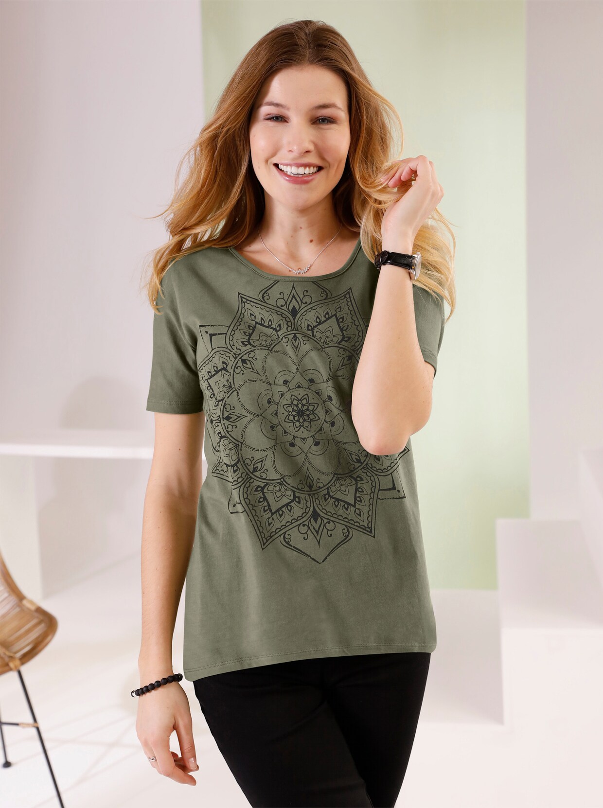 Puntig shirt - kaki geprint