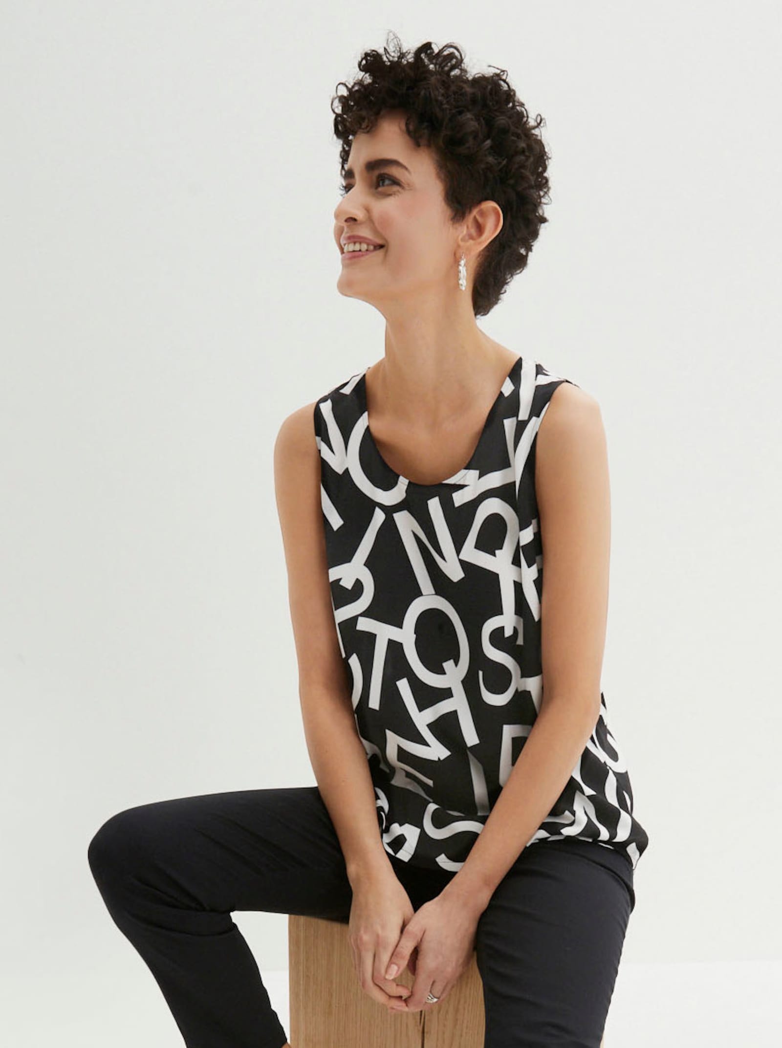 Longtop in Viskose-Web-Qualität - schwarz-weiß-bedruckt