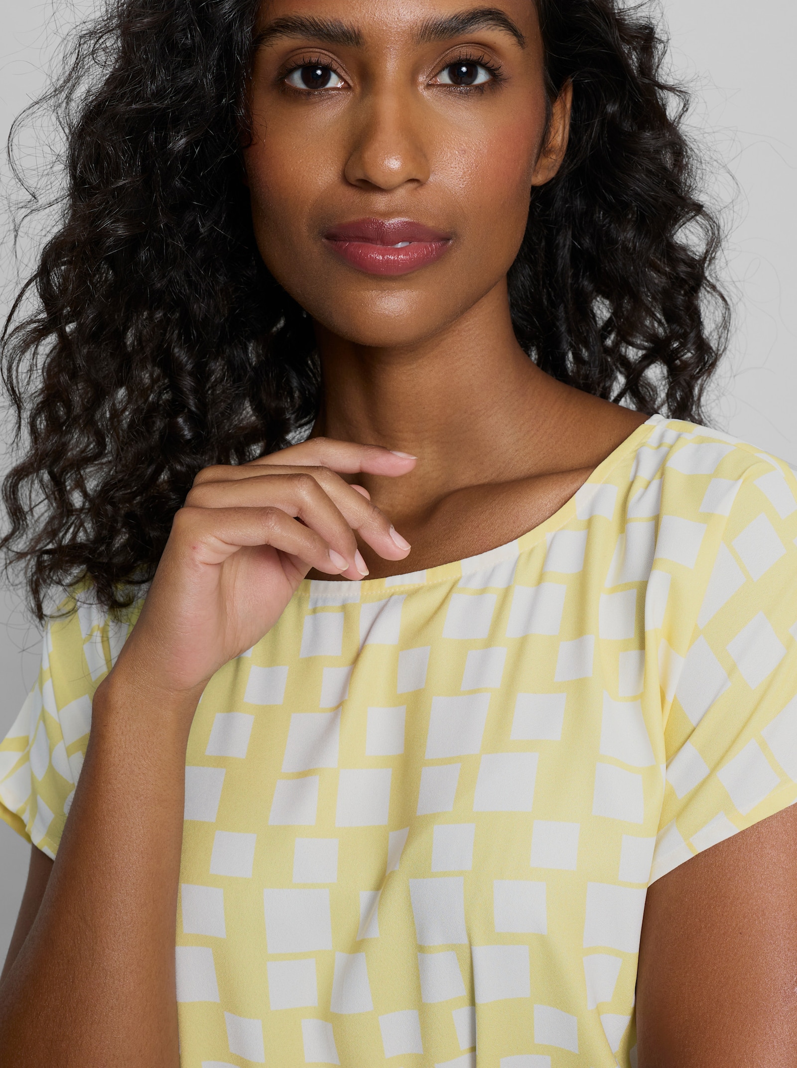 heine Druckbluse mit Grafik-Print - zitrone-ecru-bedruckt
