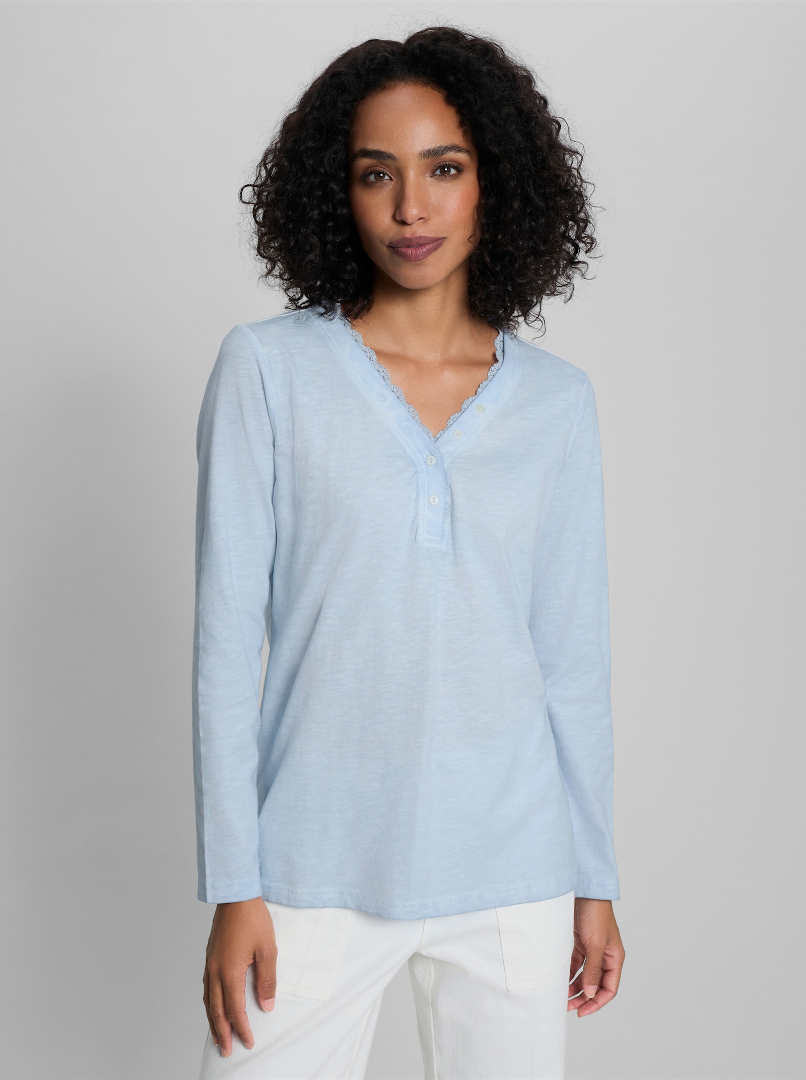 heine V-Shirt mit Spitze - eisblau