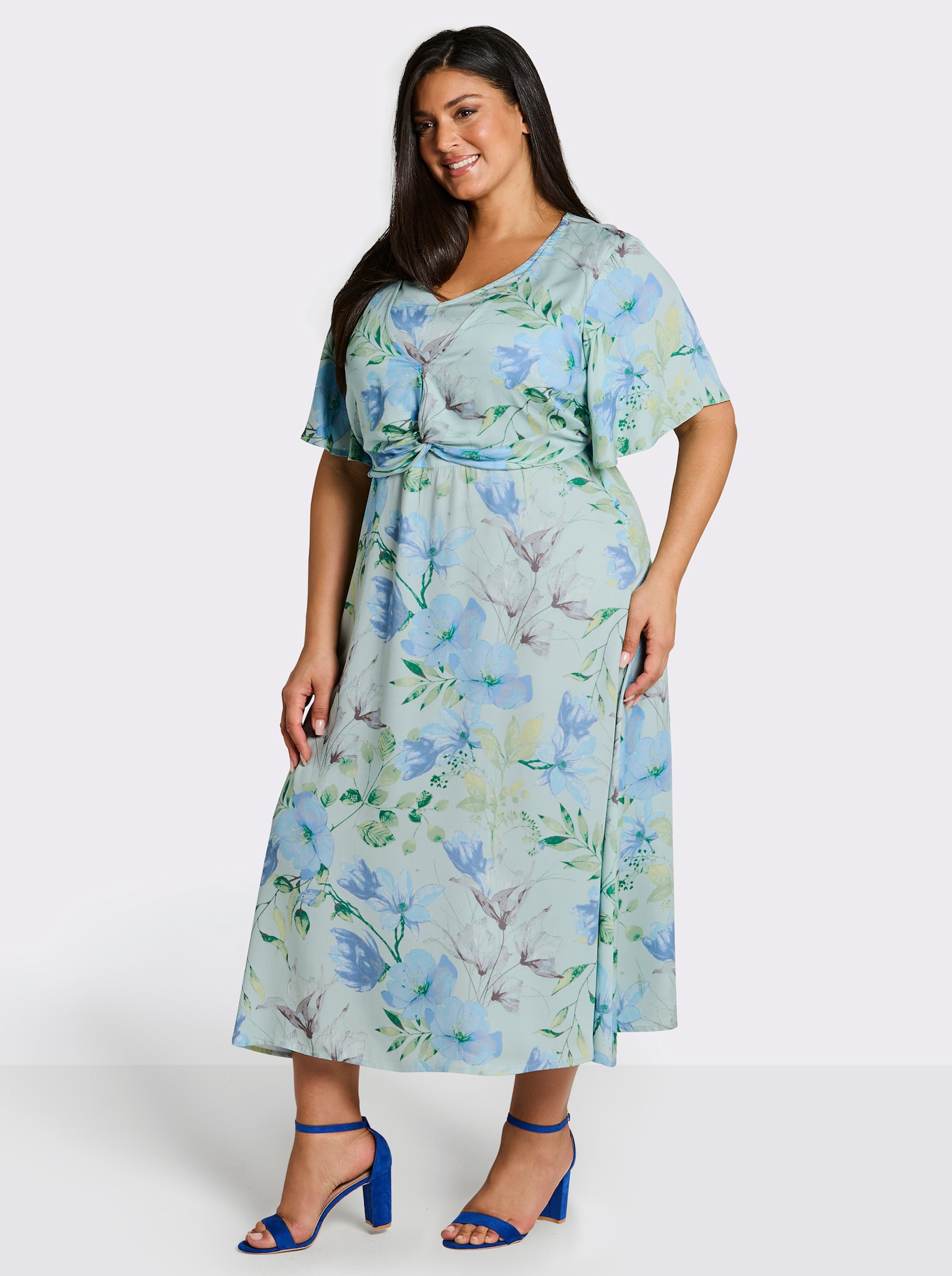 sheego Blumenkleid mit Flügelärmeln und Knotendetail - kalkmint-bleu-bedruckt