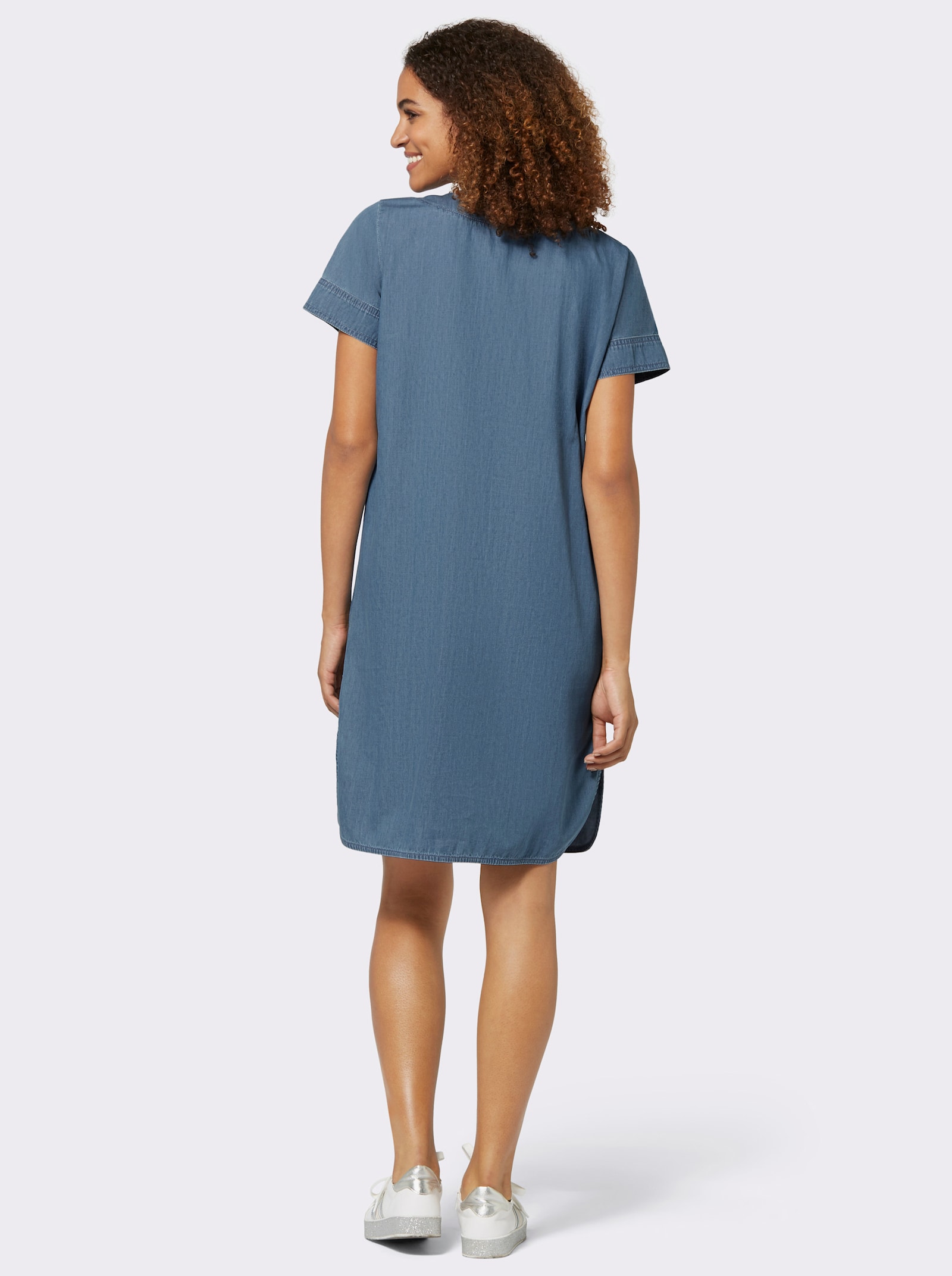 Jeanskleid mit V-Ausschnitt, Baumwolle - blue-bleached