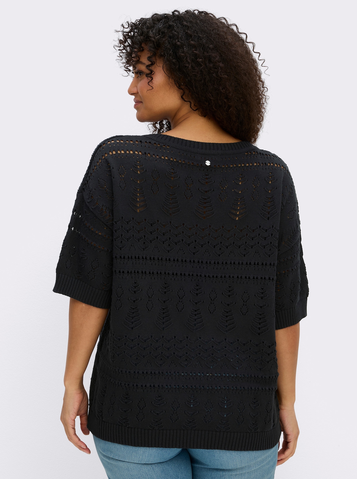 sheego Kurzarmpullover aus Ajourstrick - schwarz