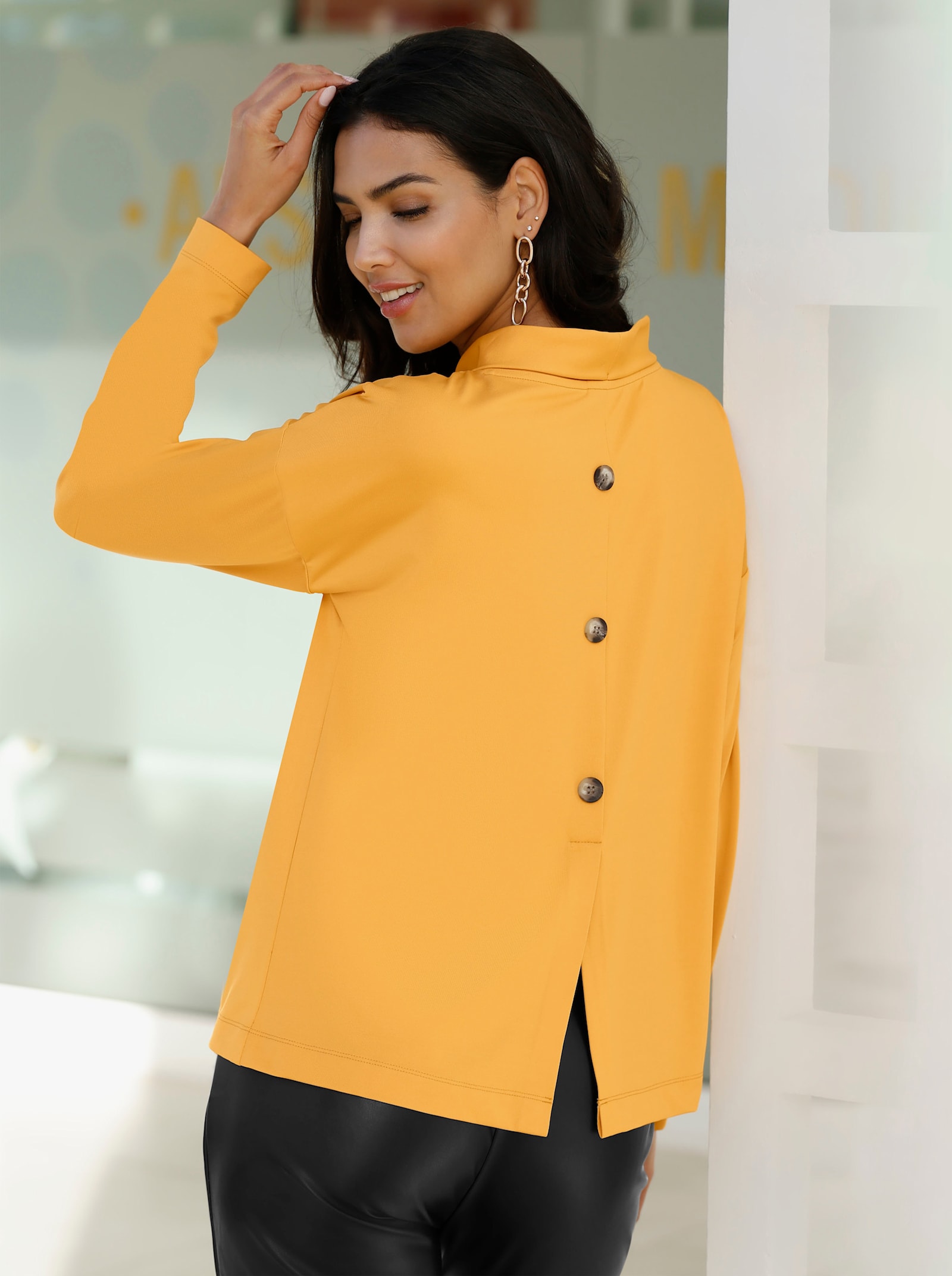 Langarmshirt mit Rückenschlitz - ocker