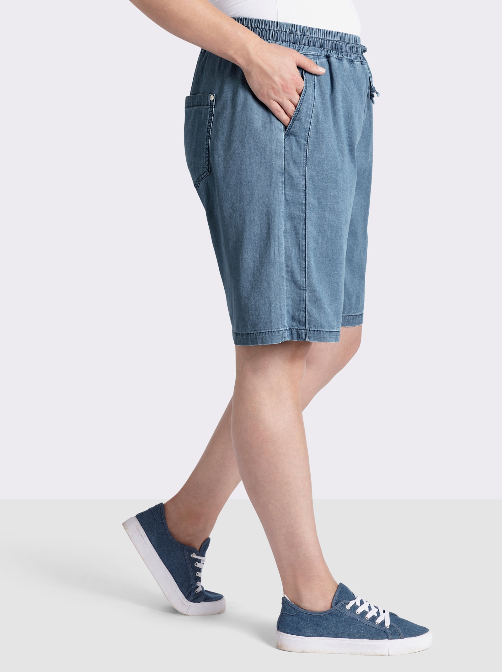 sheego Jeansshort mit Ziernieten hinten - blue-bleached