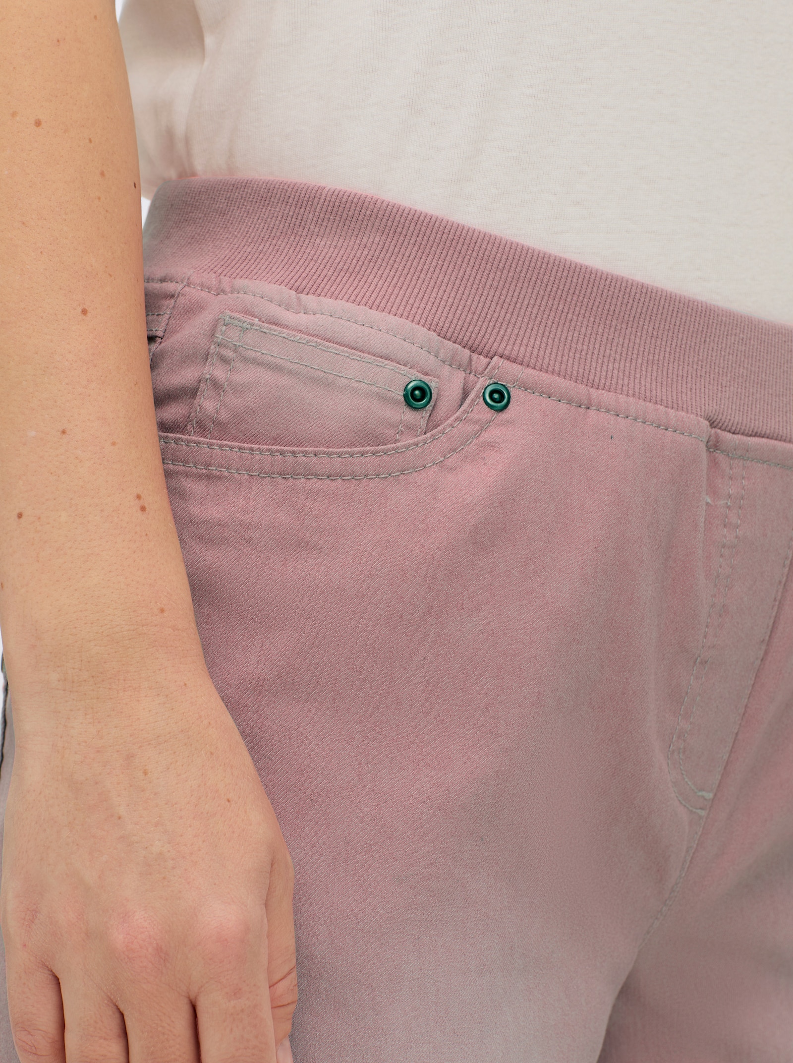 Schlupfjeans mit geripptem Strick-Dehnbund - rosé
