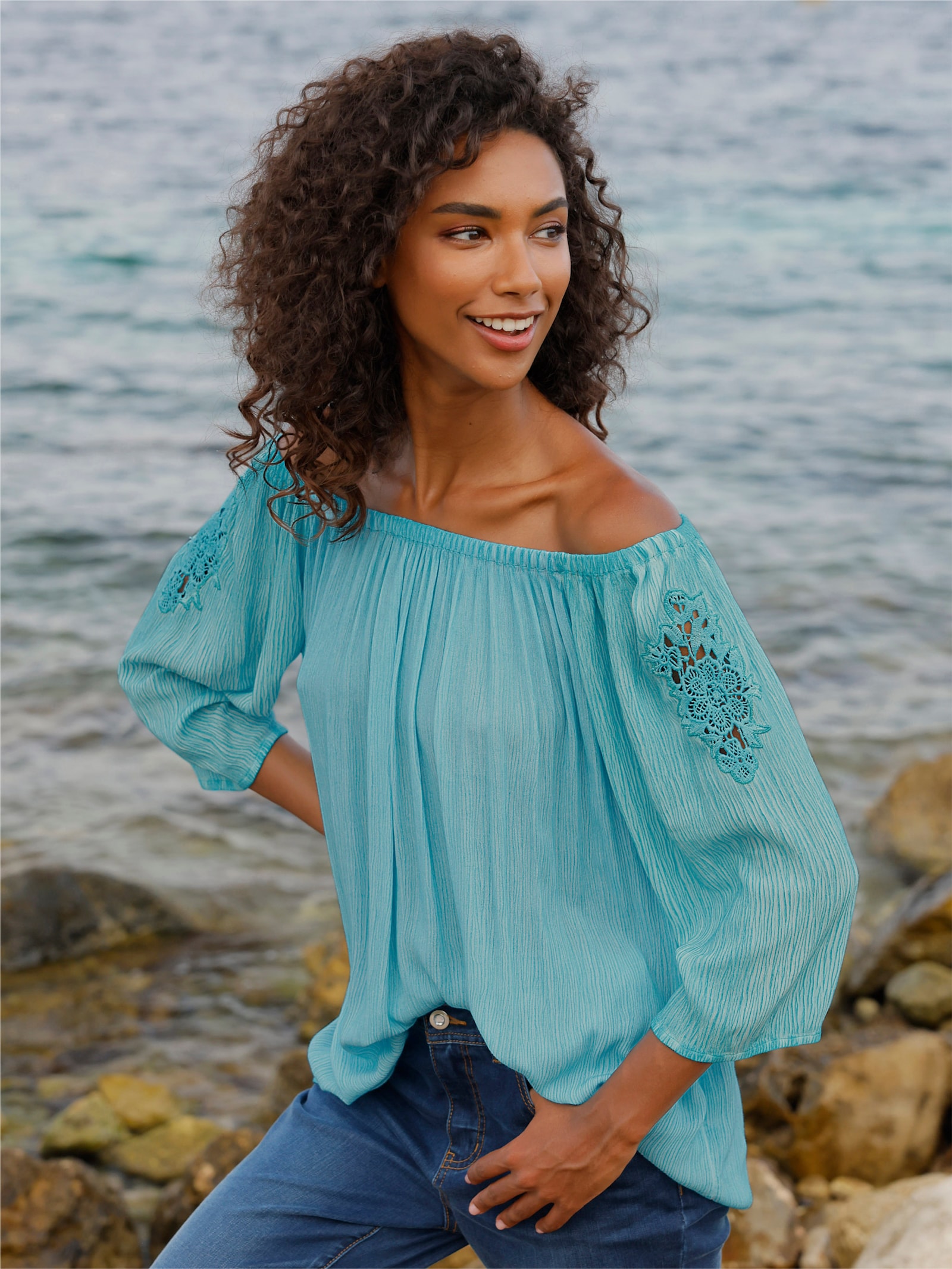 heine Carmenbluse mit Spitzeneinsatz - türkis